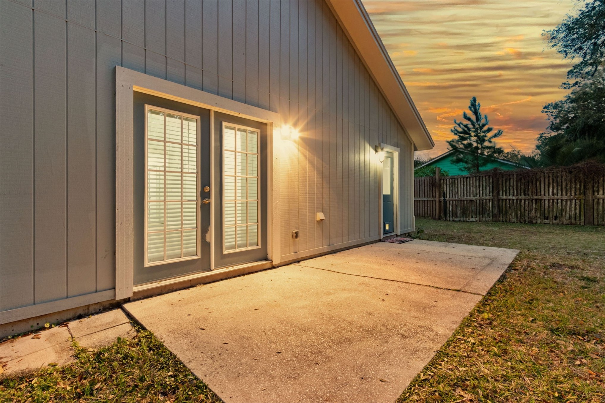 2027 BONNIE OAKS DRIVE