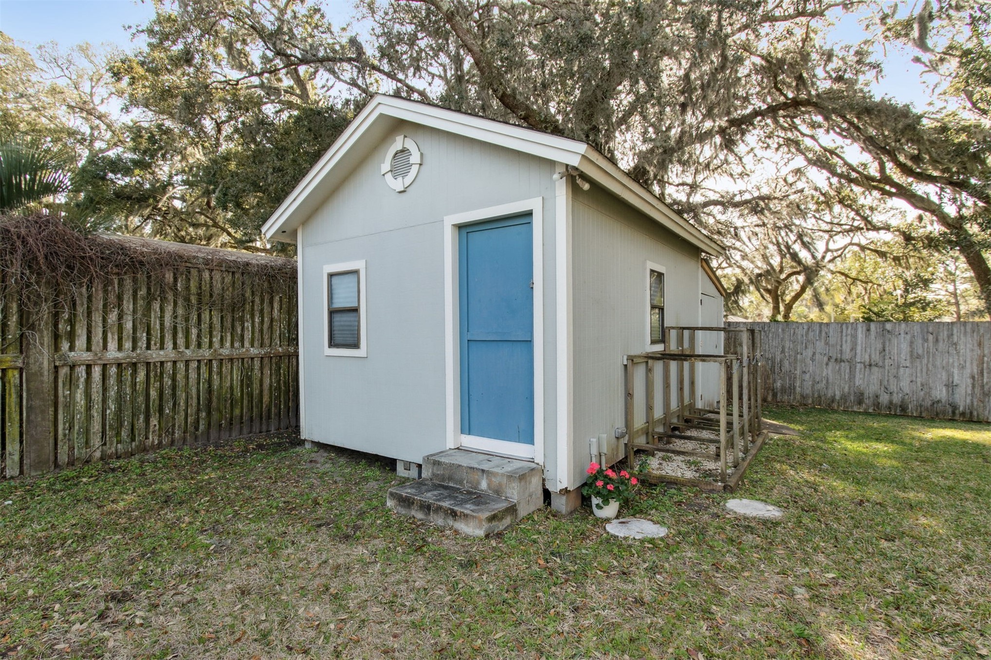 2027 BONNIE OAKS DRIVE