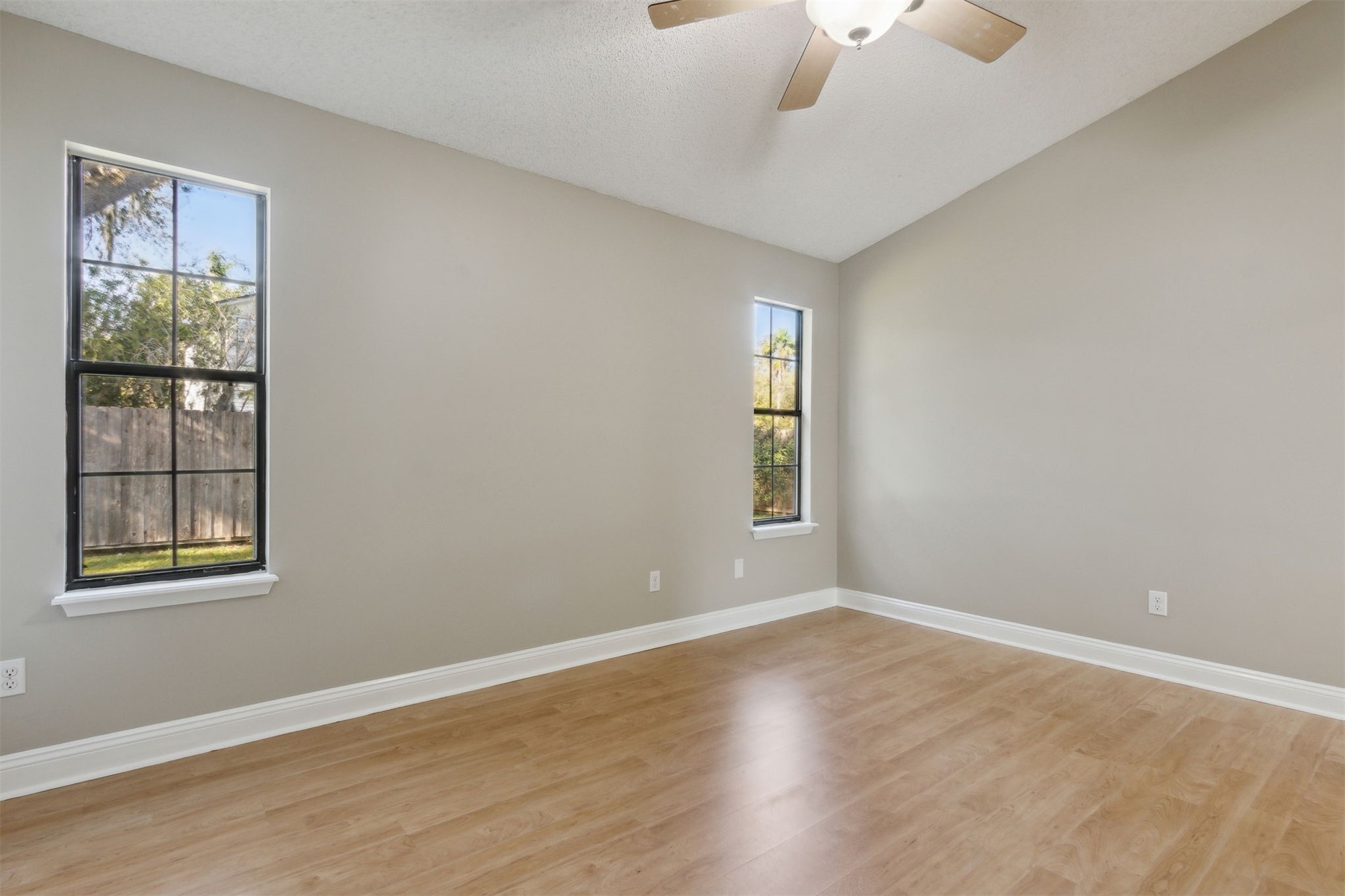 2027 BONNIE OAKS DRIVE