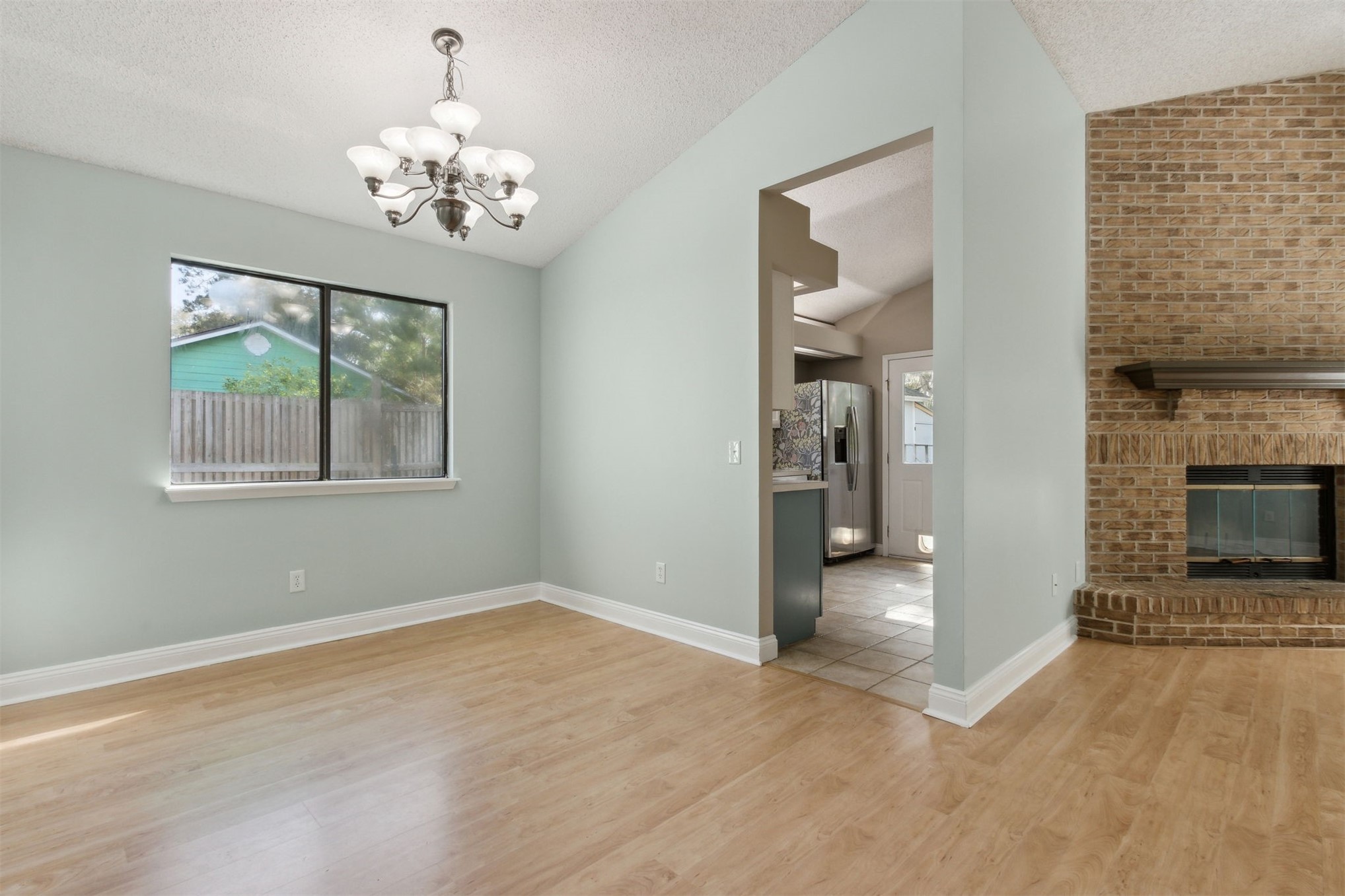 2027 BONNIE OAKS DRIVE