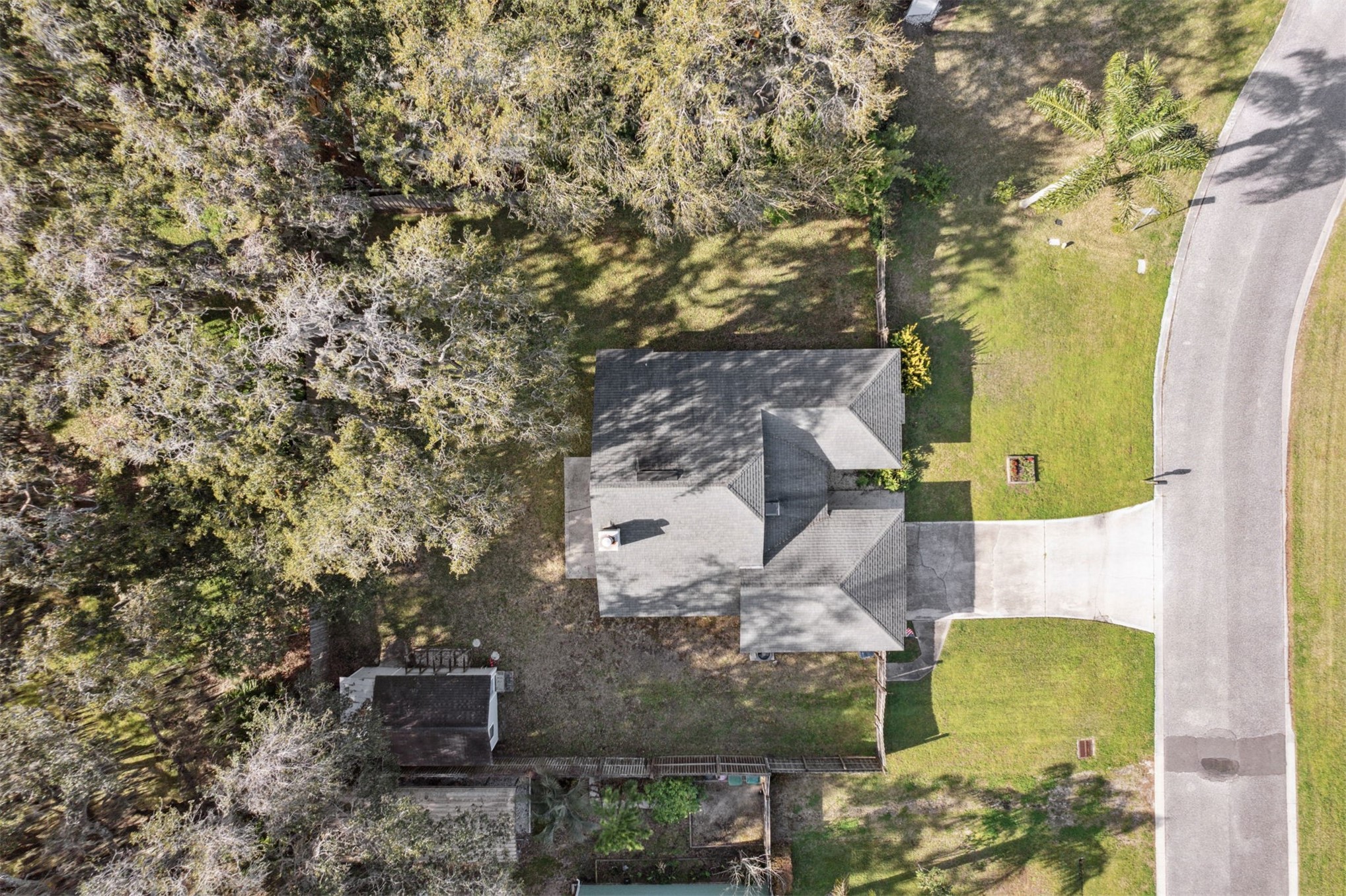 2027 BONNIE OAKS DRIVE