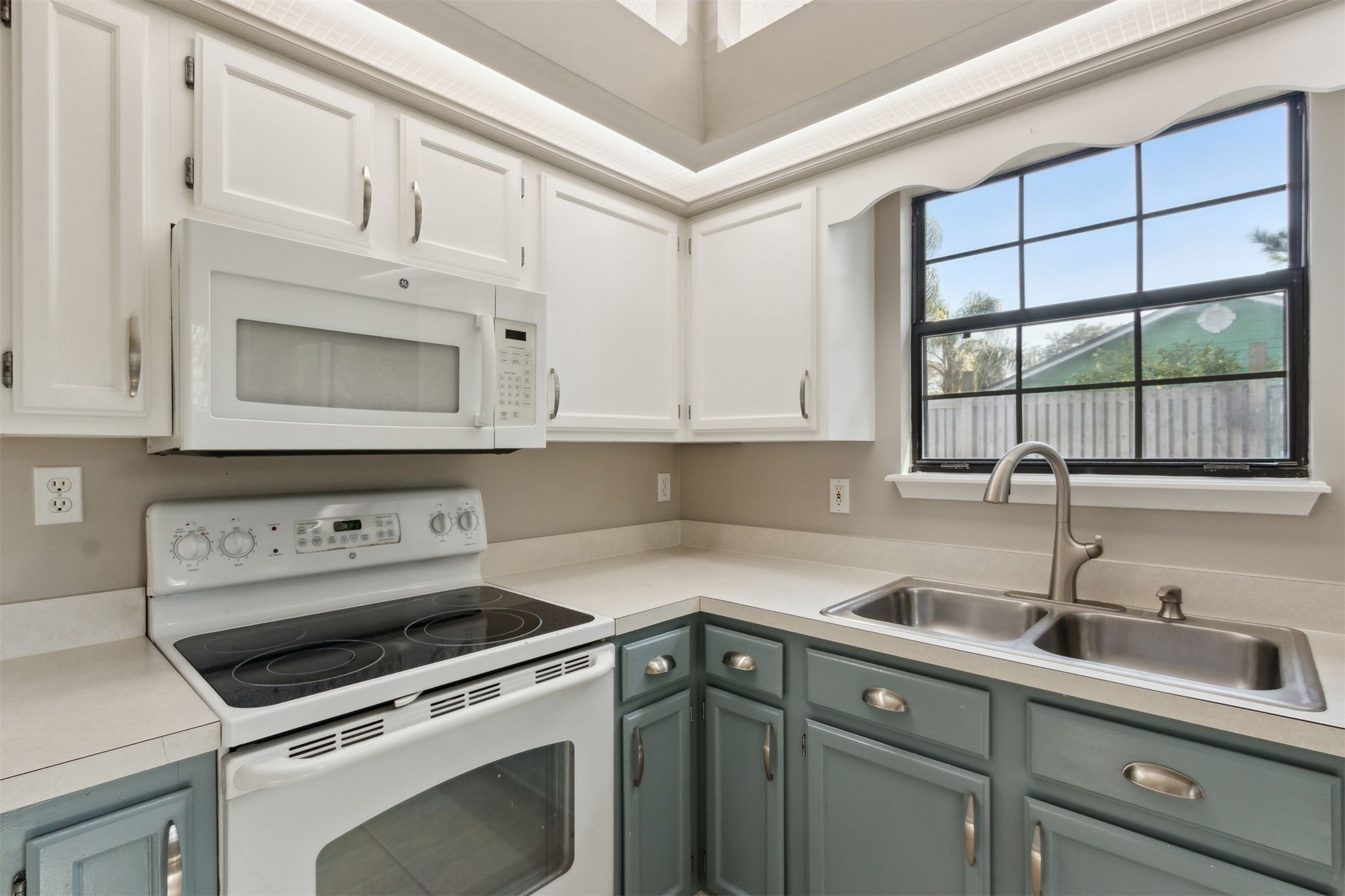2027 BONNIE OAKS DRIVE