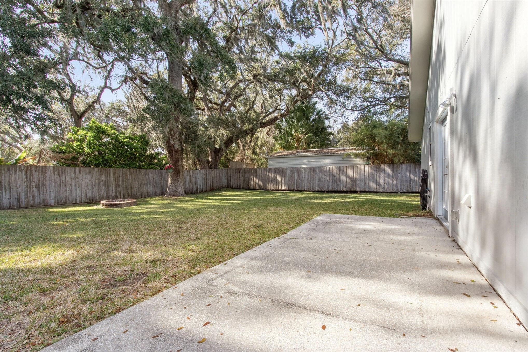 2027 BONNIE OAKS DRIVE