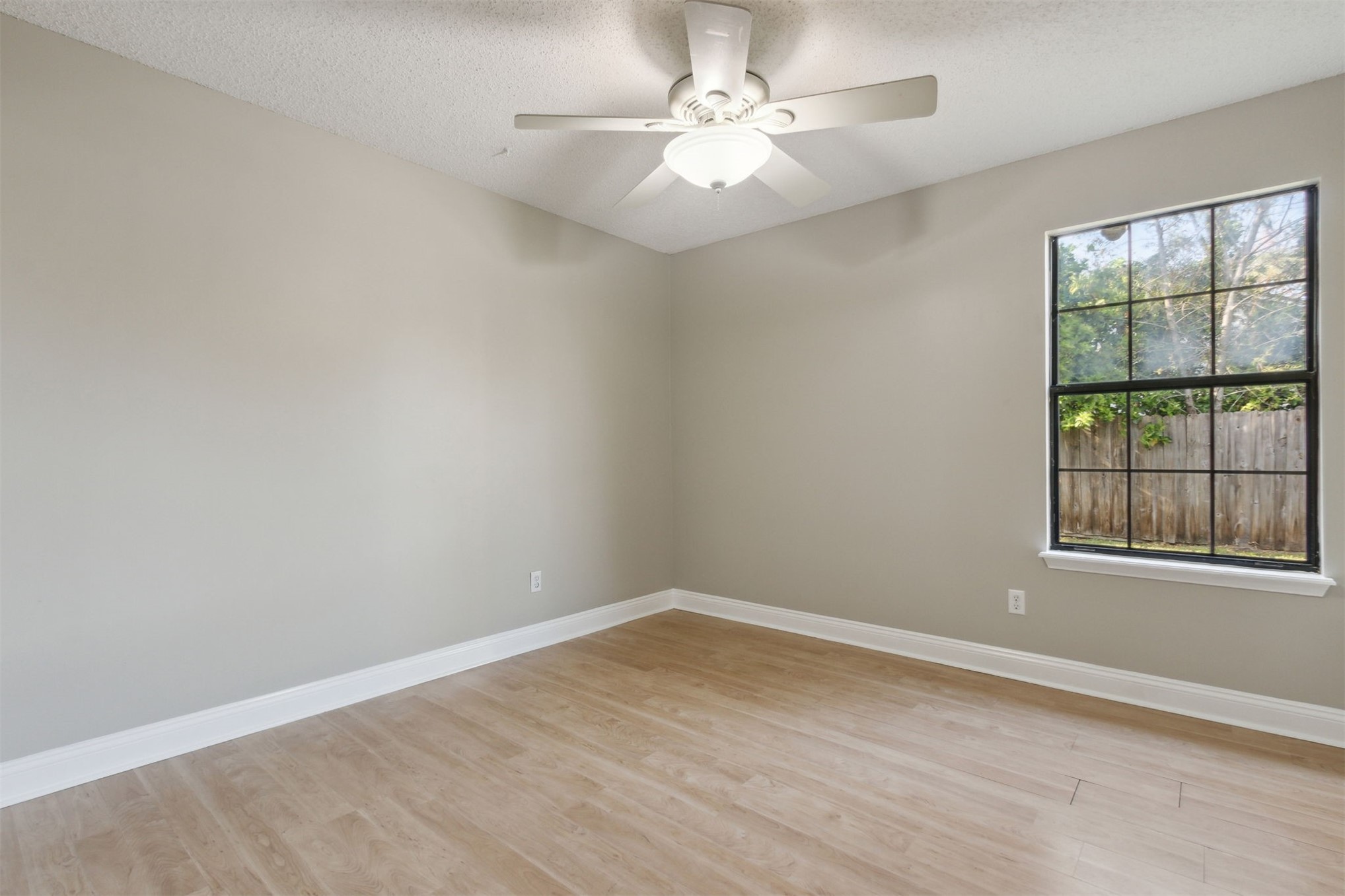 2027 BONNIE OAKS DRIVE
