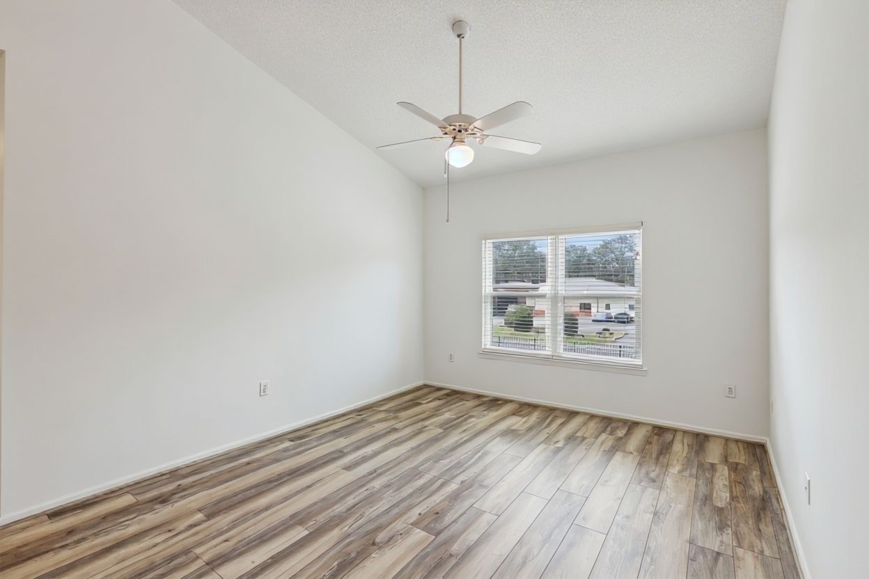 1601 NECTARINE STREET J5