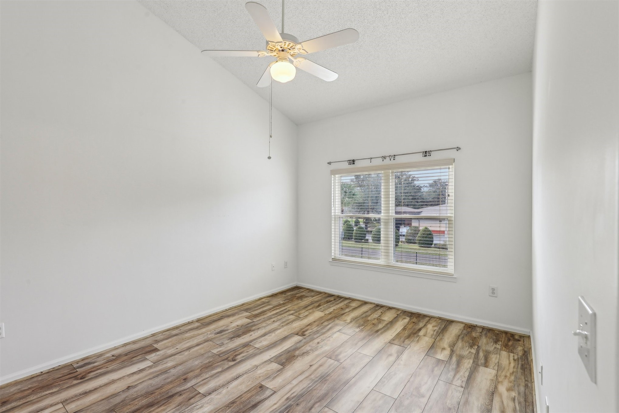 1601 NECTARINE STREET J5