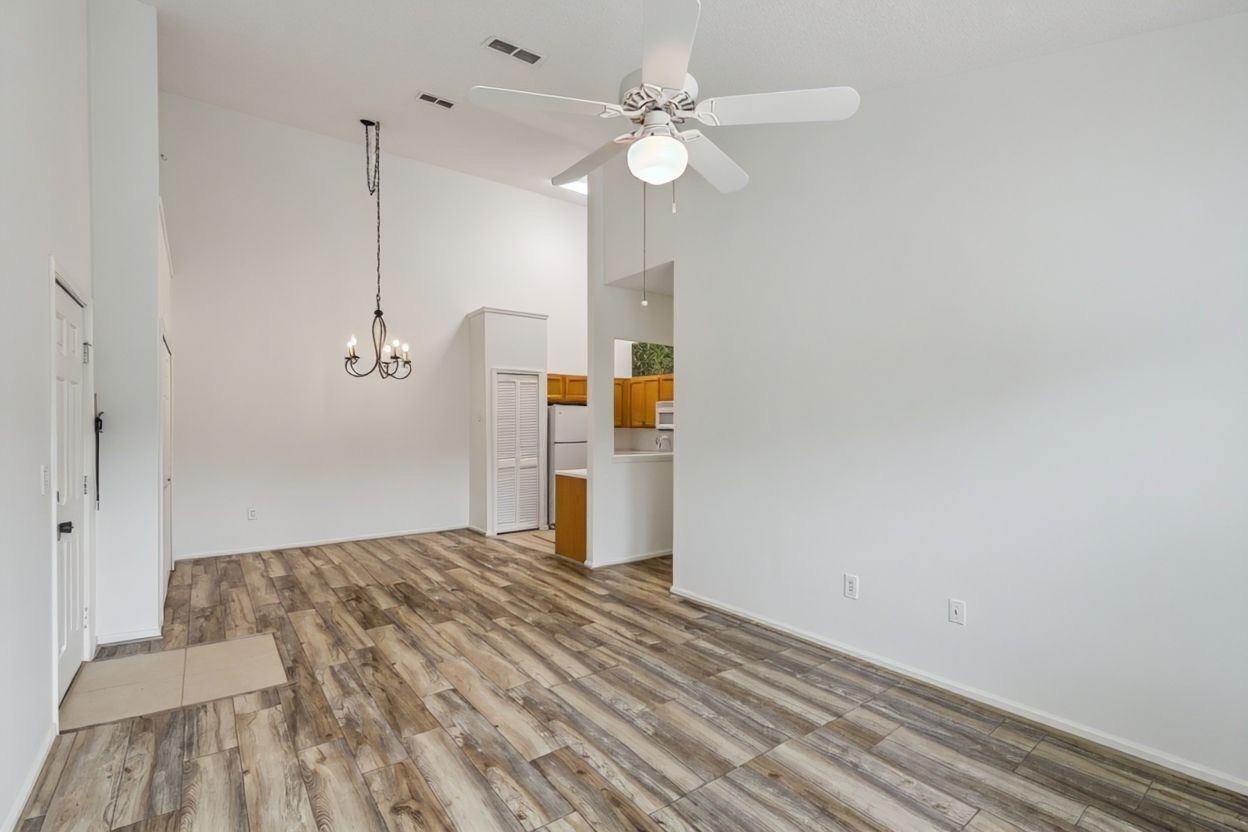 1601 NECTARINE STREET J5