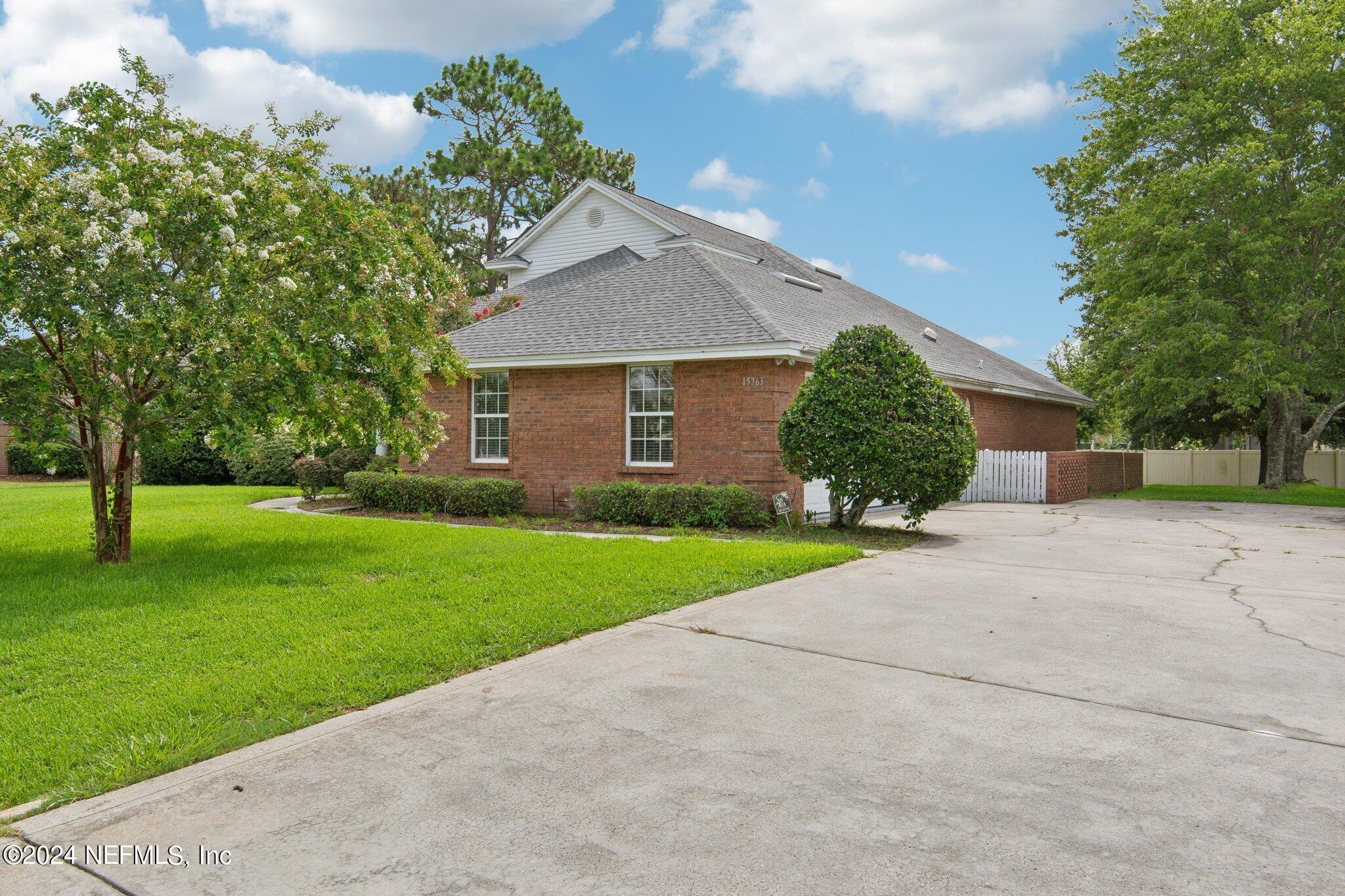 15763 NORTHSIDE Drive W