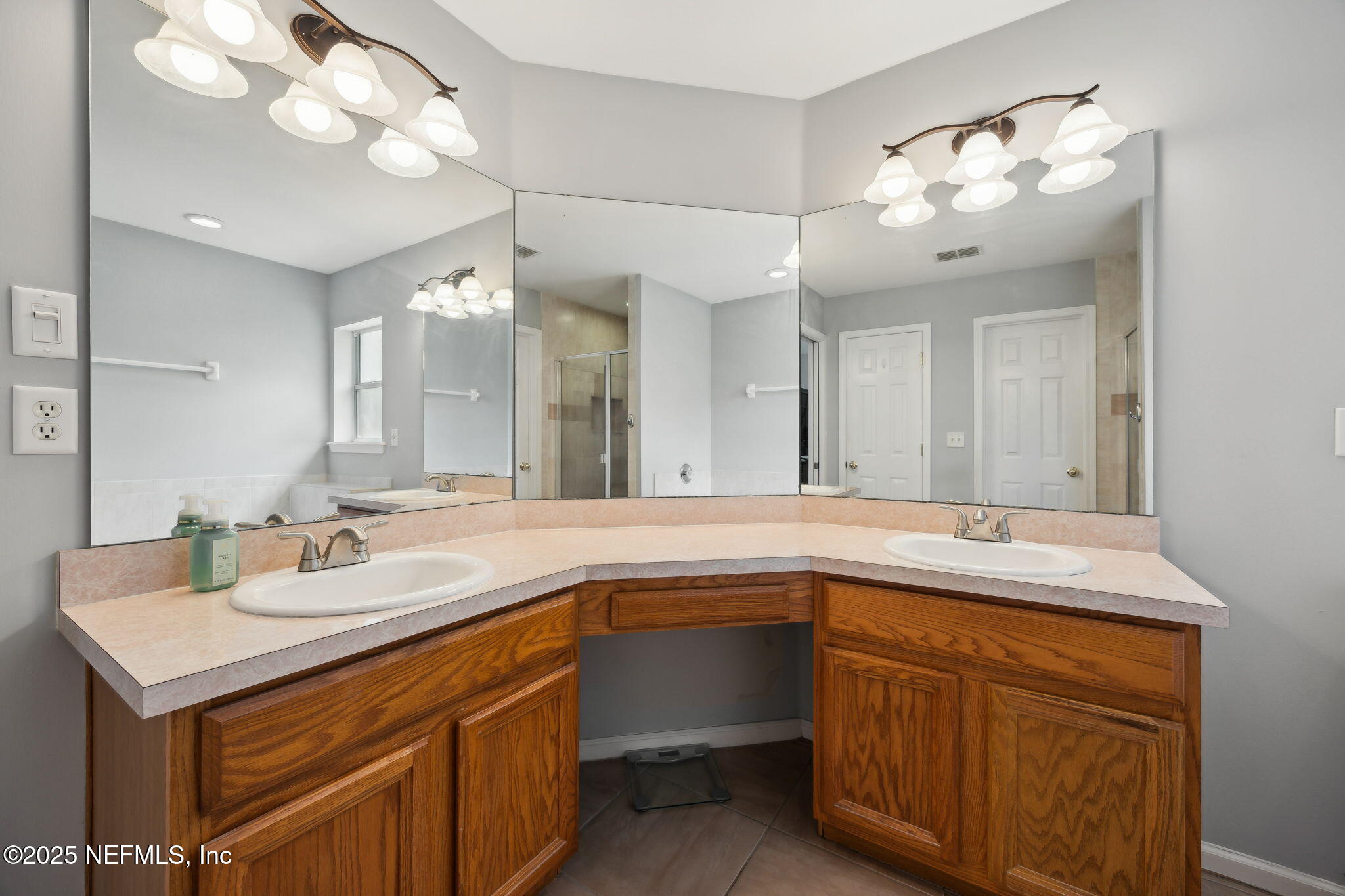 23999 CREEK PARKE Circle