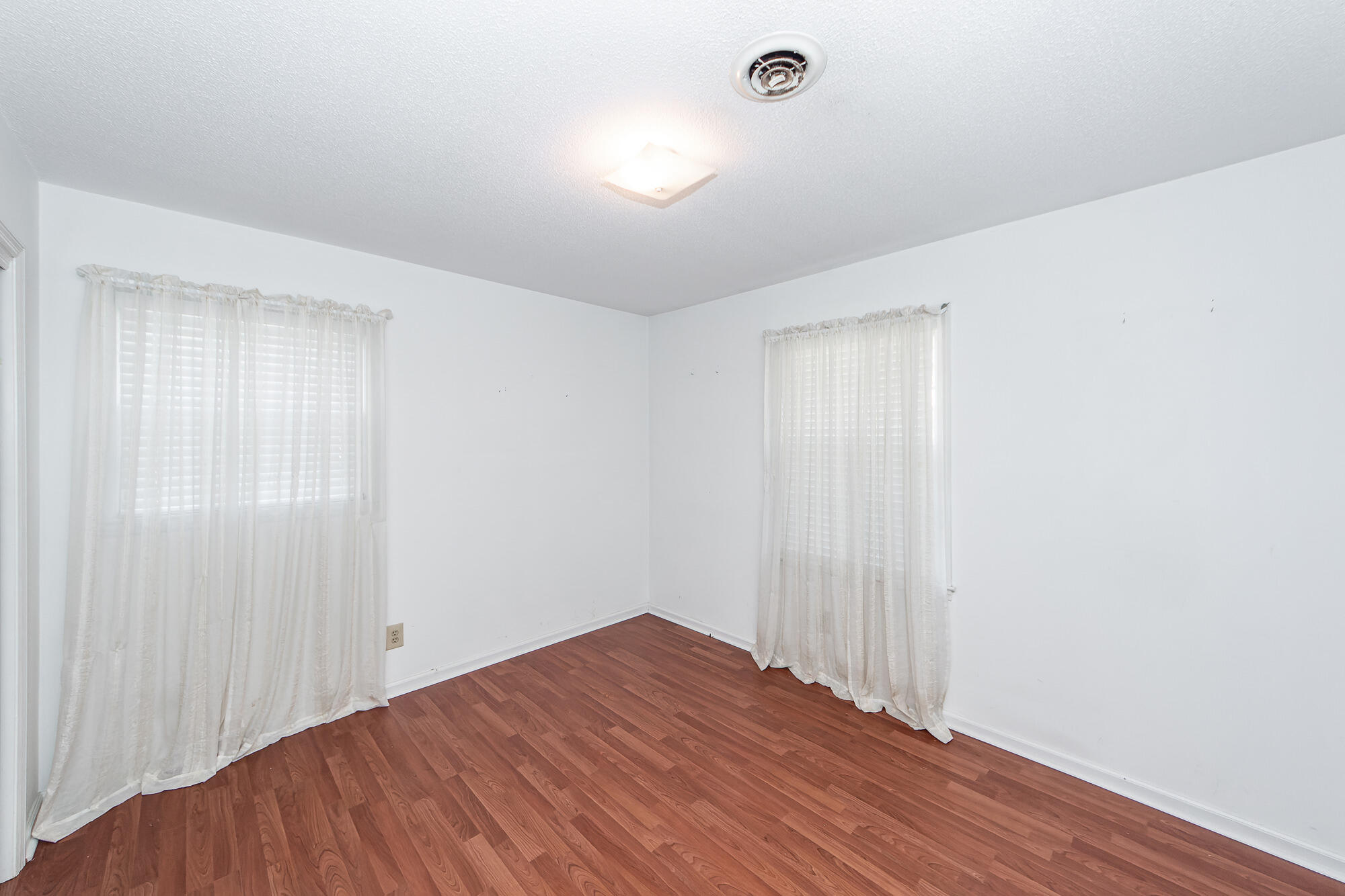 1452 Glencoe Drive
