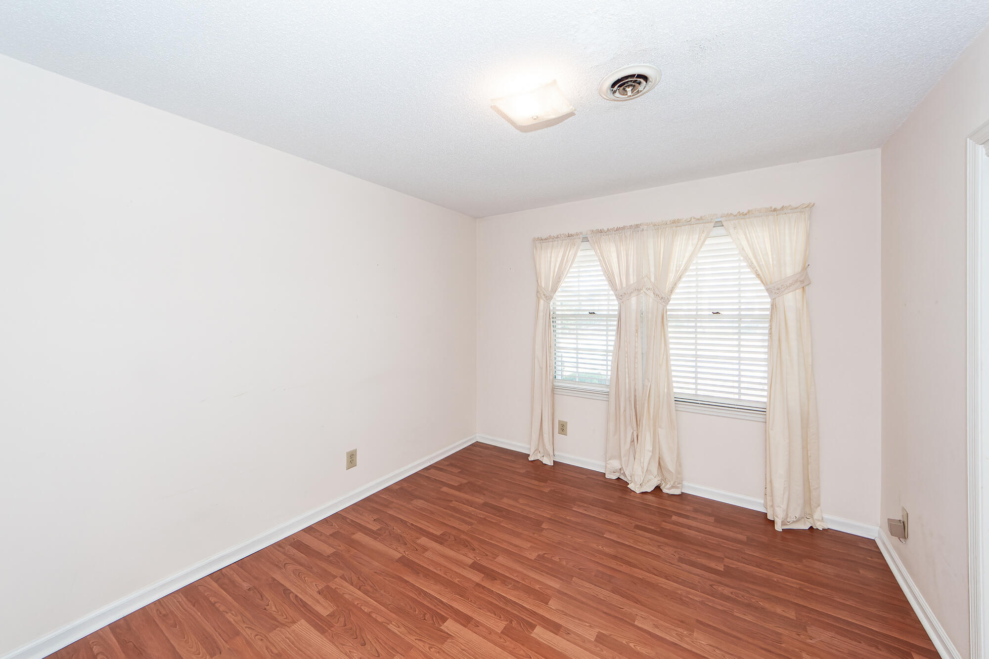 1452 Glencoe Drive