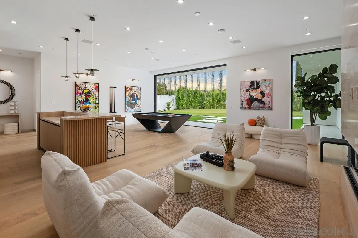 6283 La Jolla Scenic Dr S