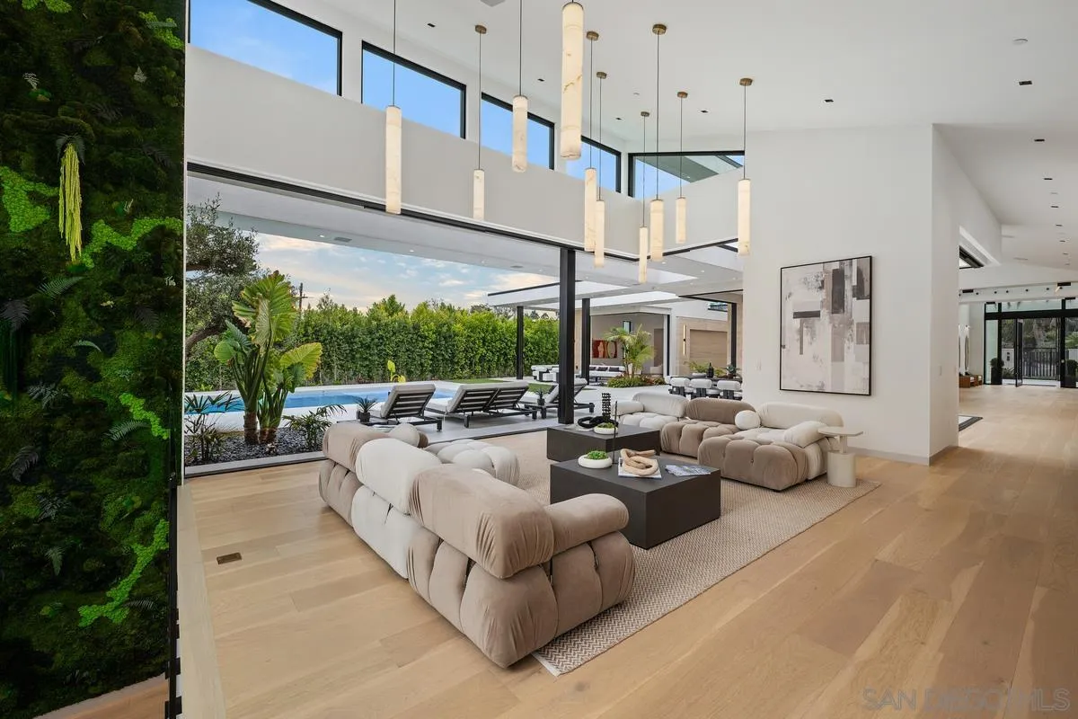 6283 La Jolla Scenic Dr S
