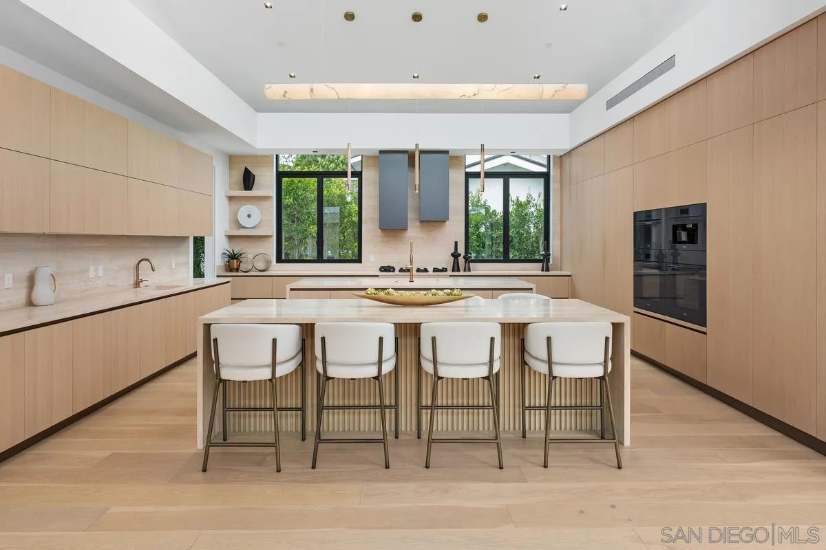 6283 La Jolla Scenic Dr S