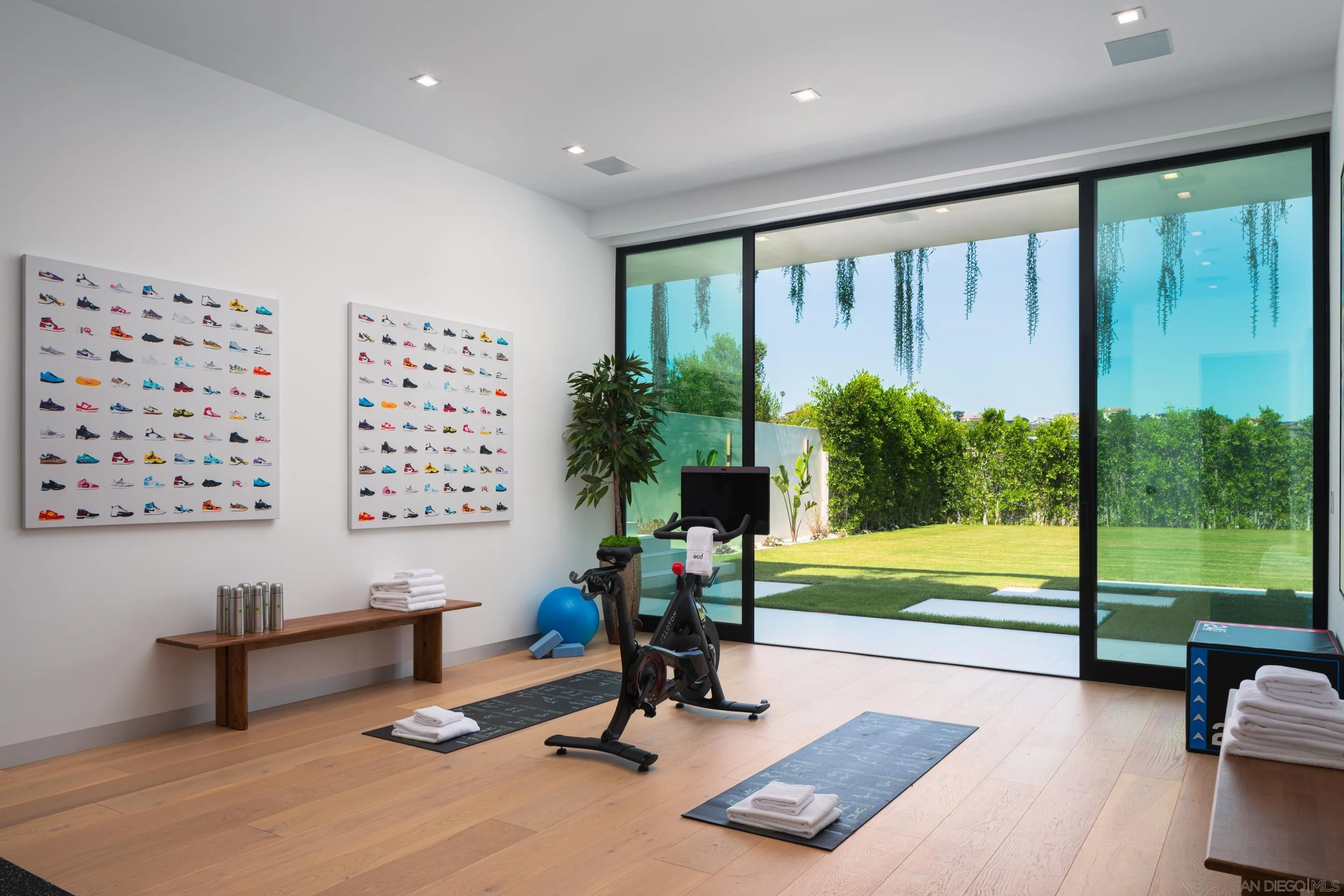 6283 La Jolla Scenic Drive S