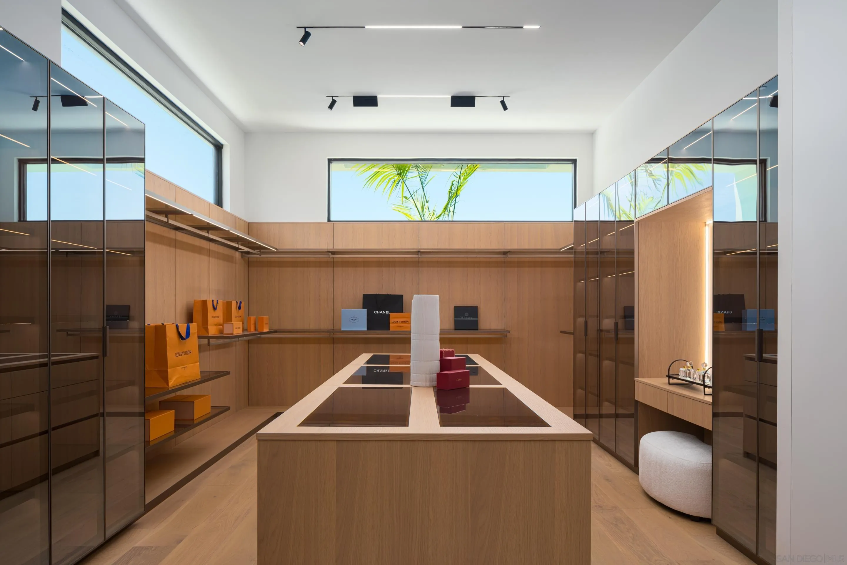 6283 La Jolla Scenic Drive S