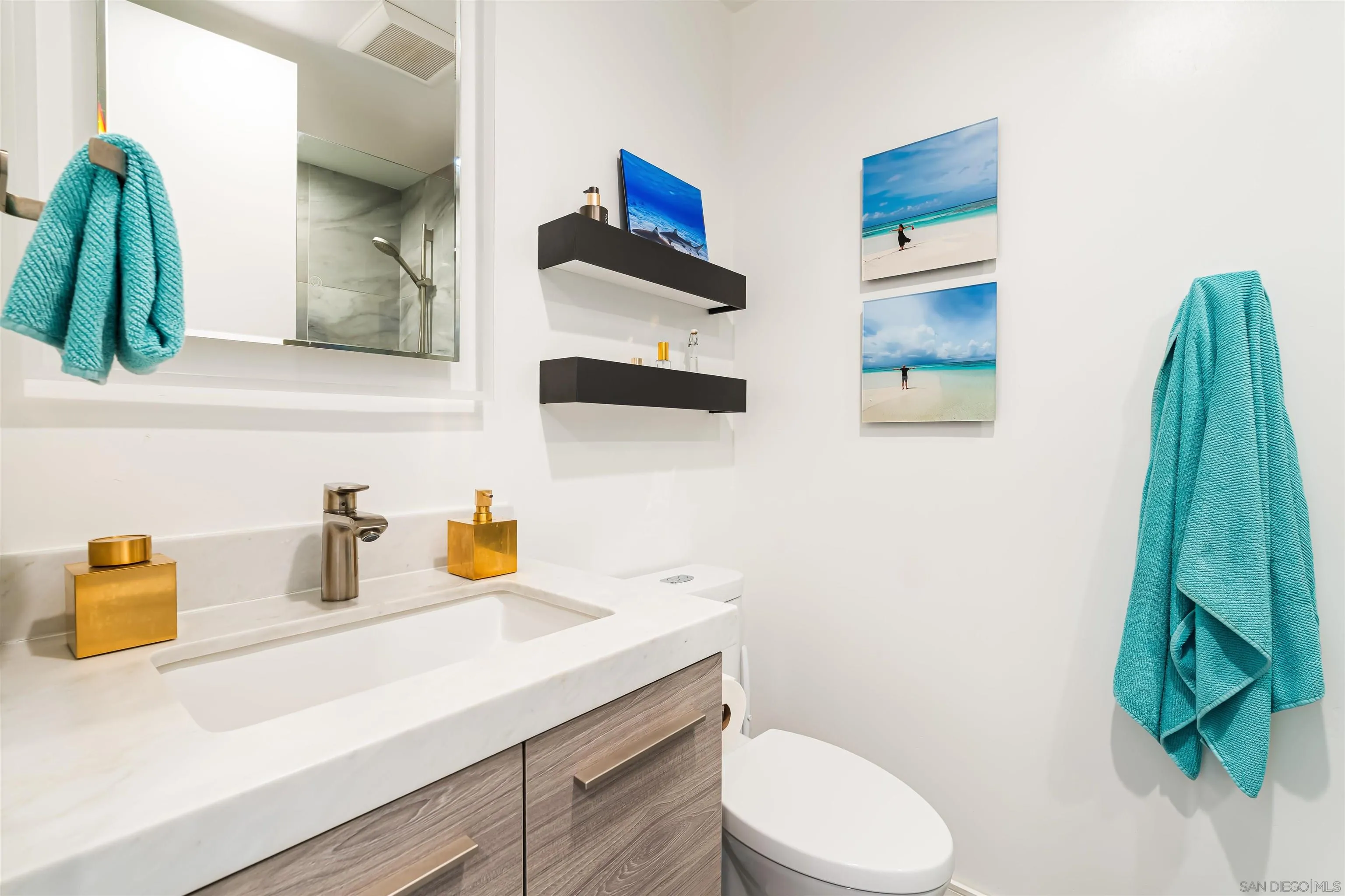 6887 Avenida Andorra