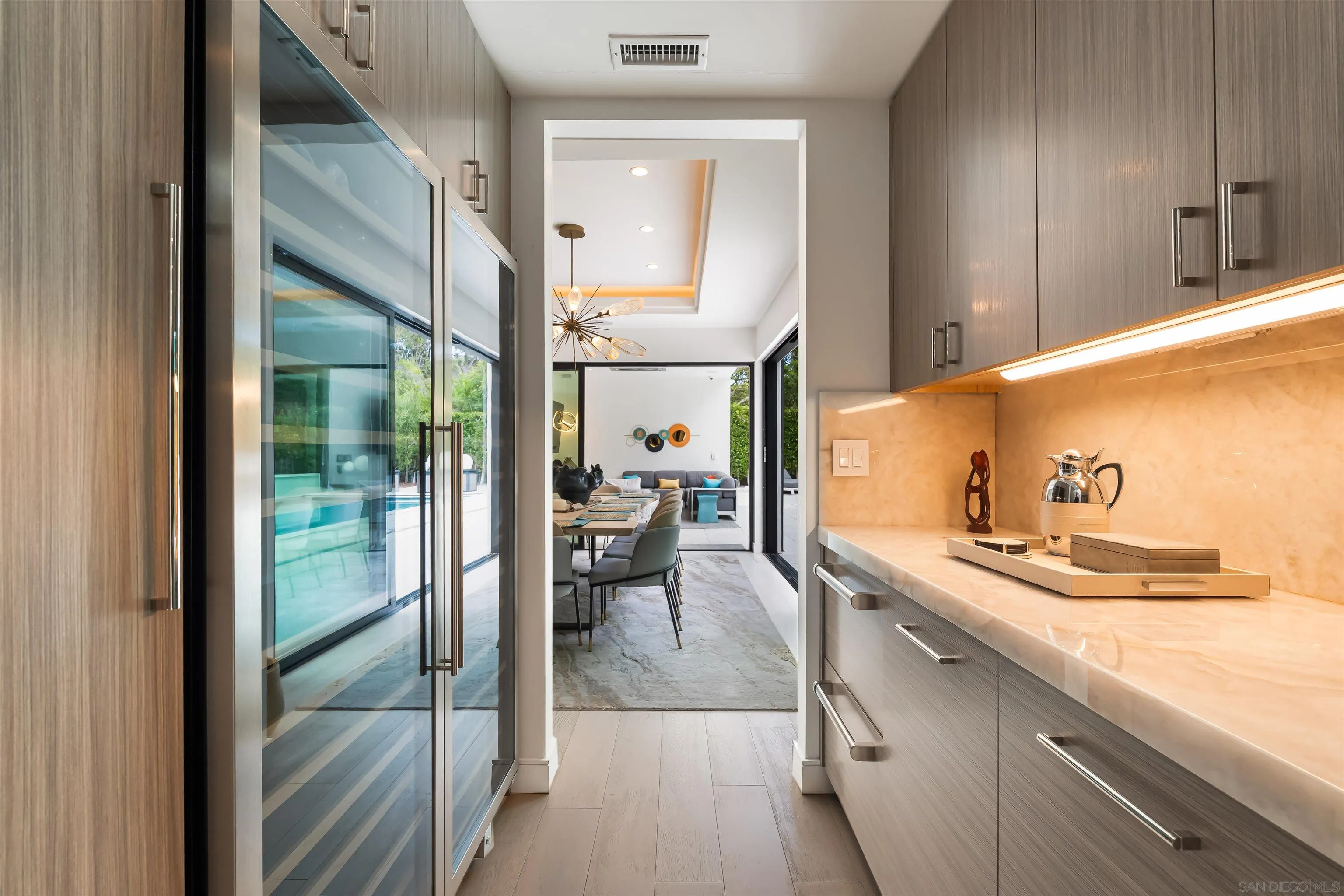 6887 Avenida Andorra