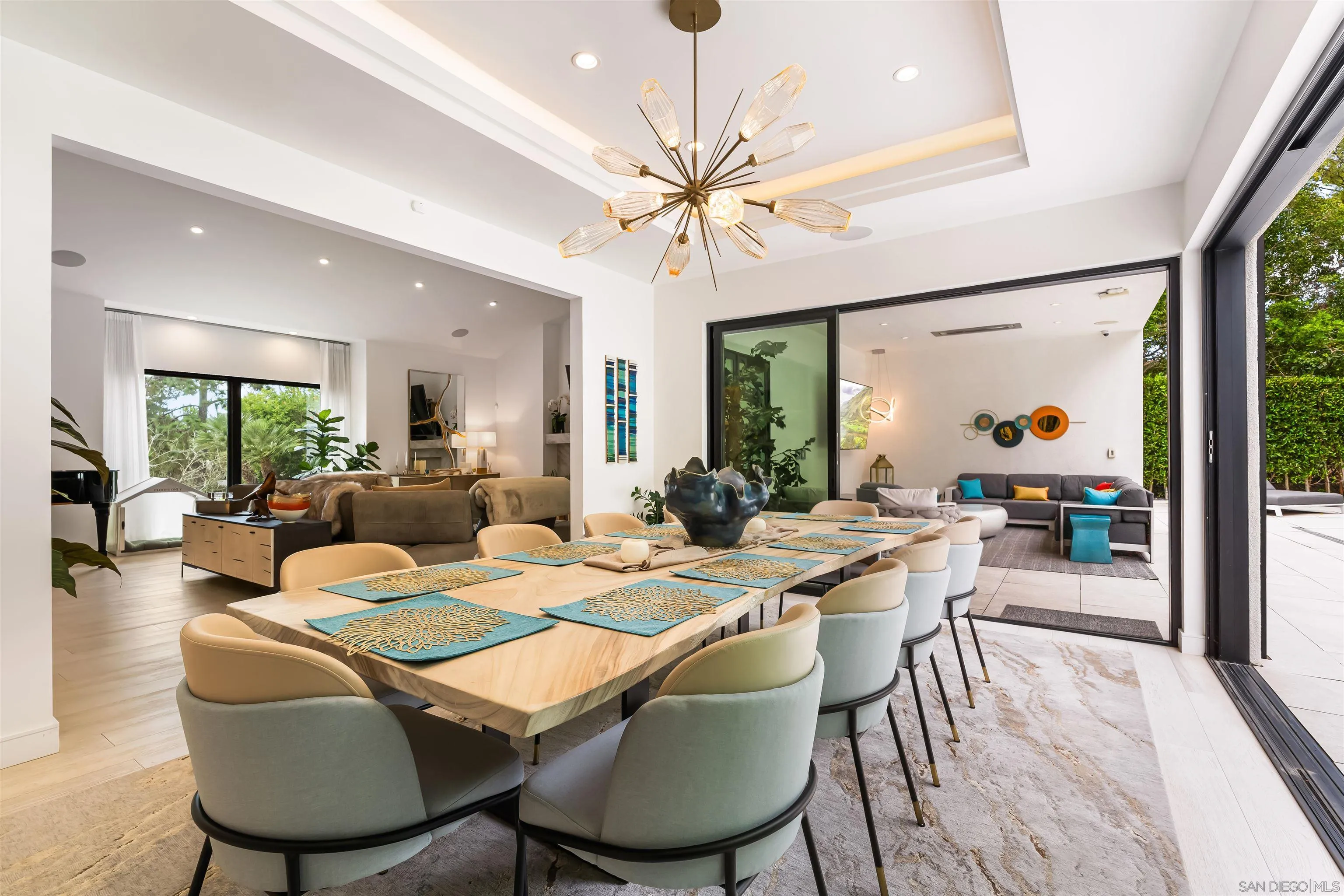 6887 Avenida Andorra