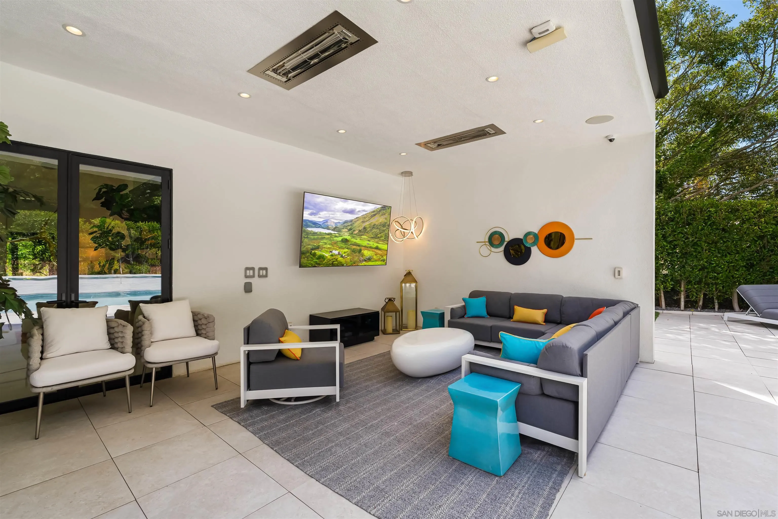 6887 Avenida Andorra