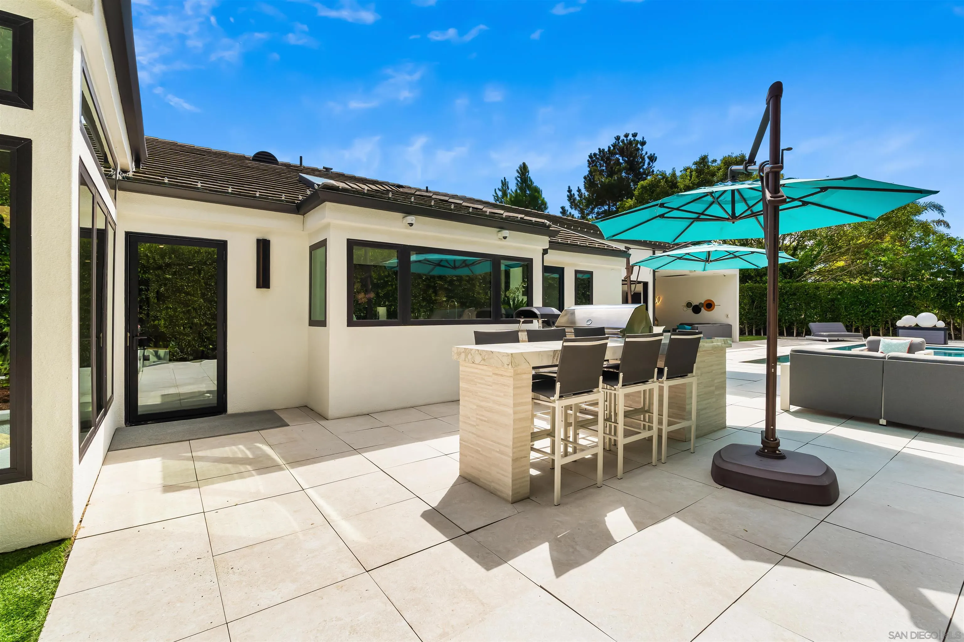 6887 Avenida Andorra