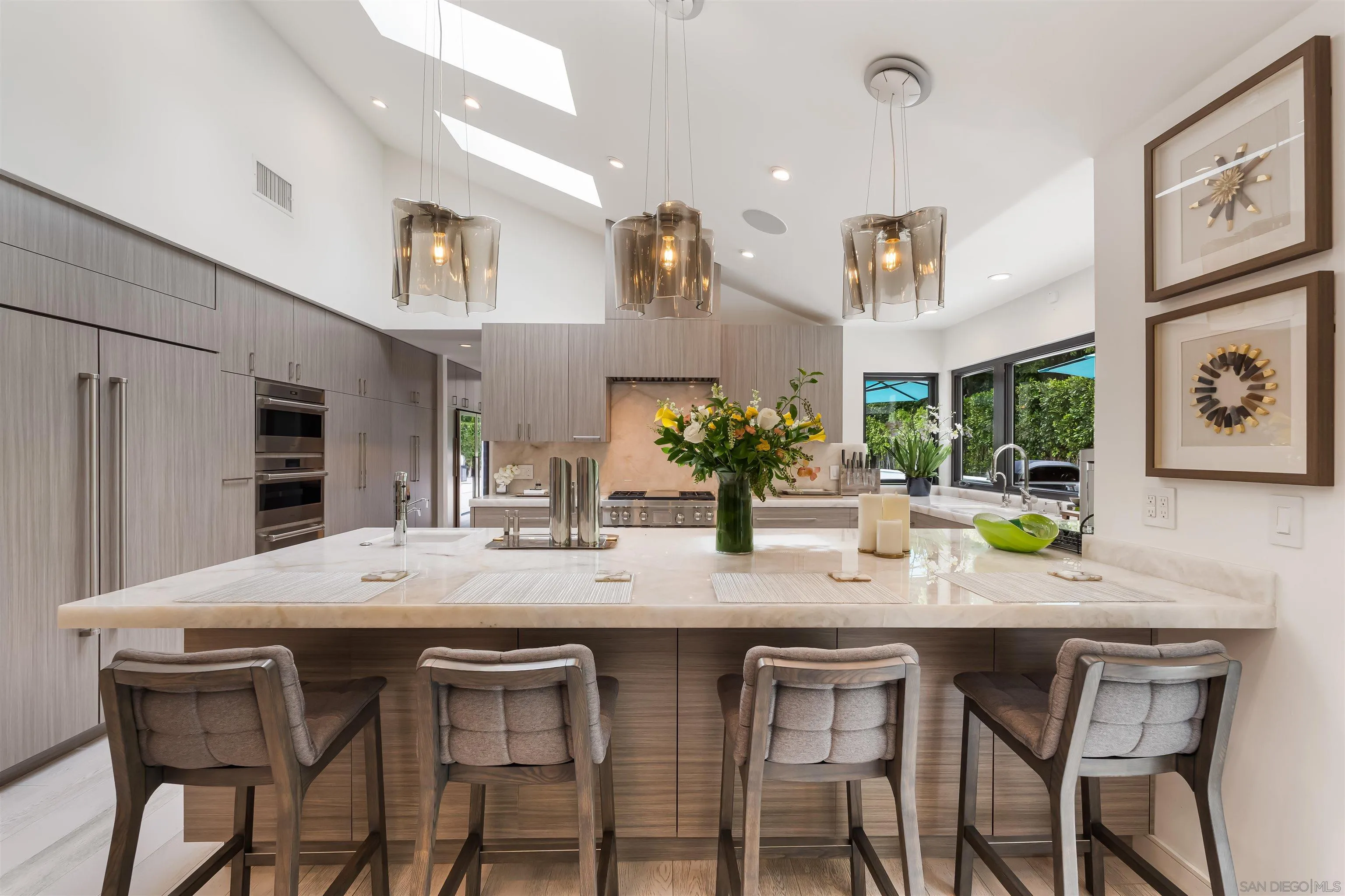 6887 Avenida Andorra