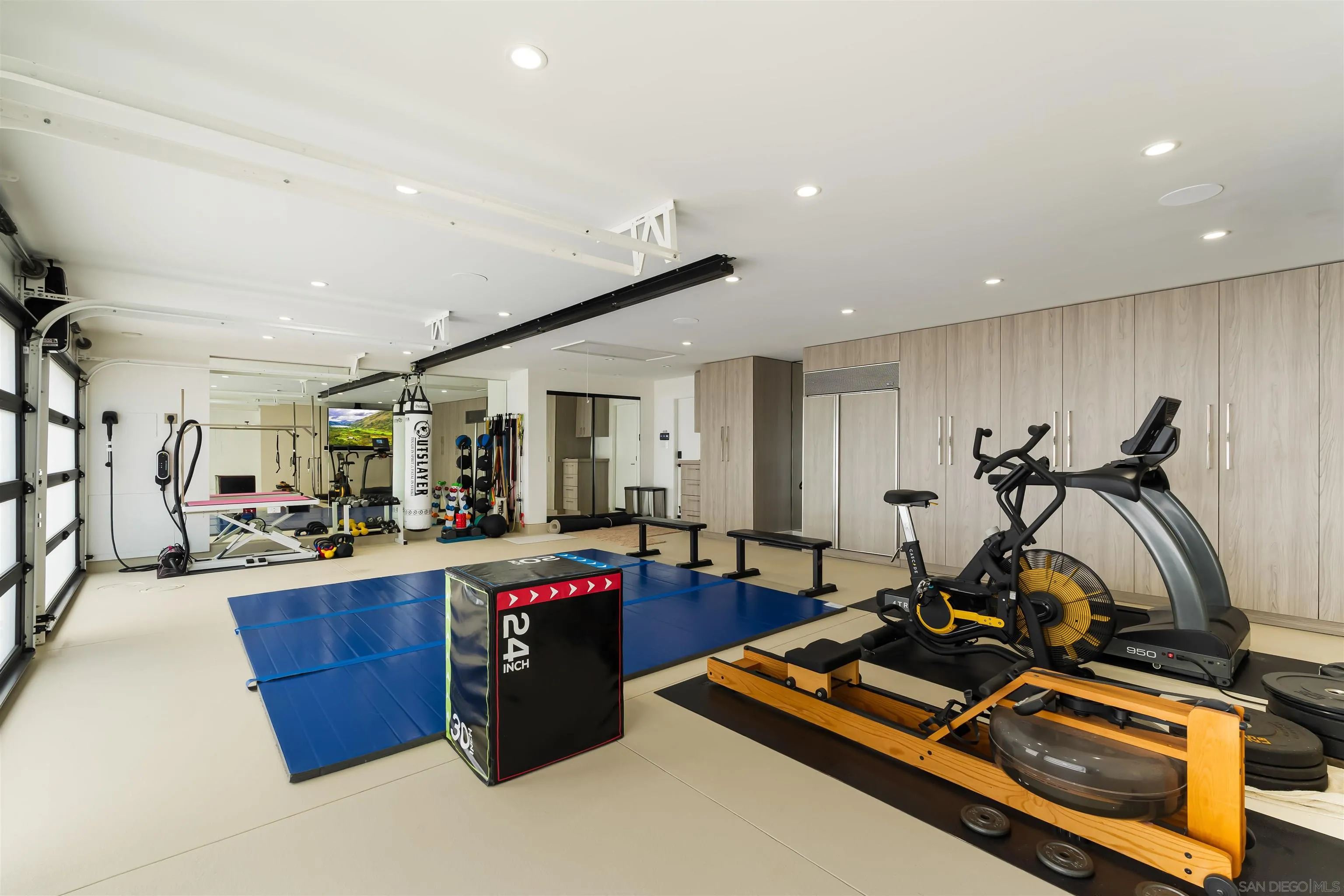 6887 Avenida Andorra