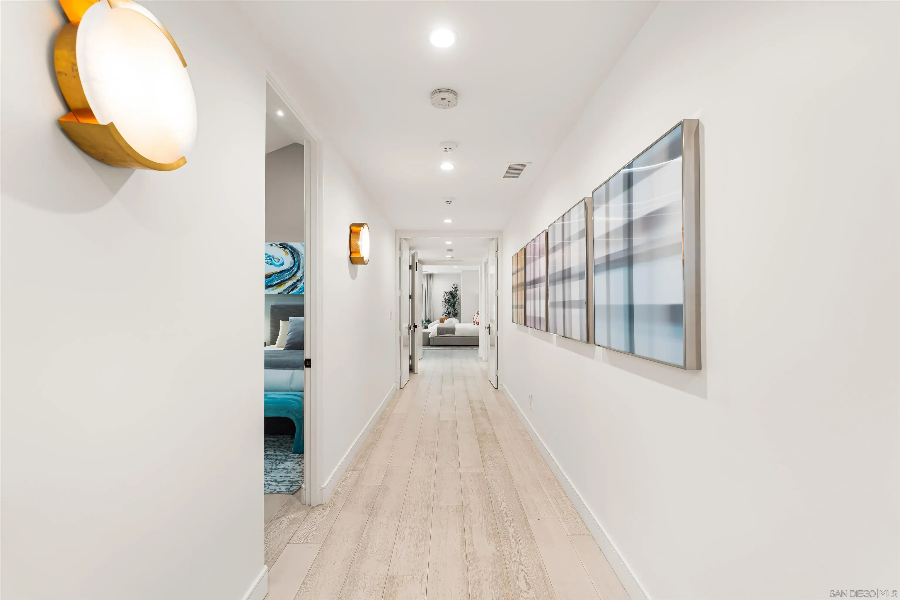 6887 Avenida Andorra