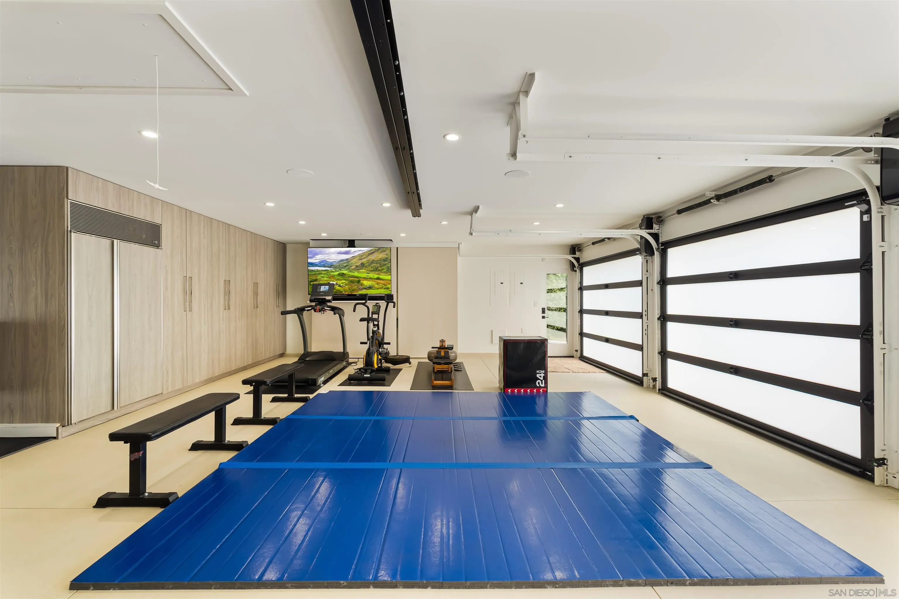 6887 Avenida Andorra