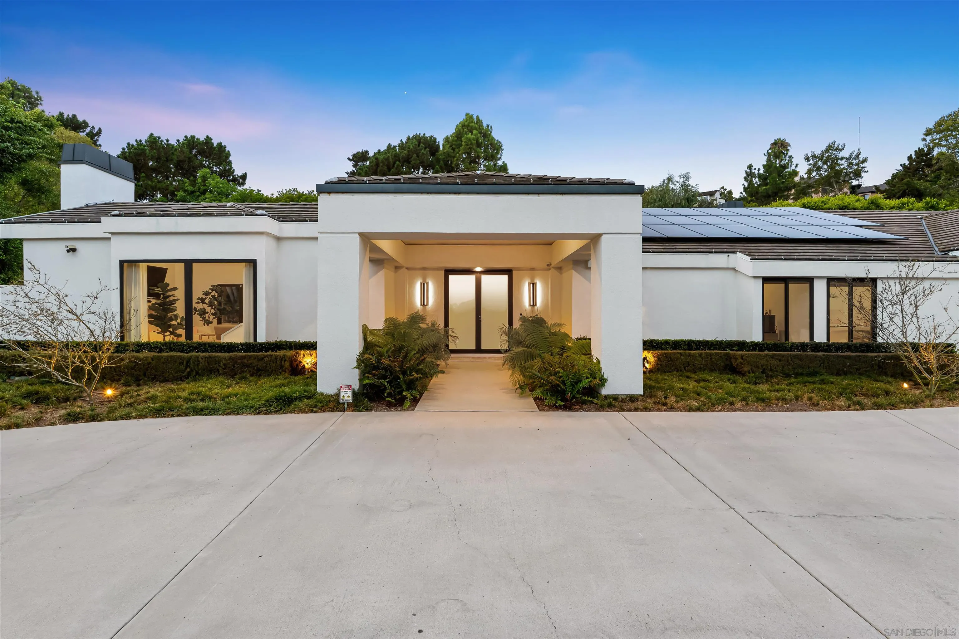 6887 Avenida Andorra