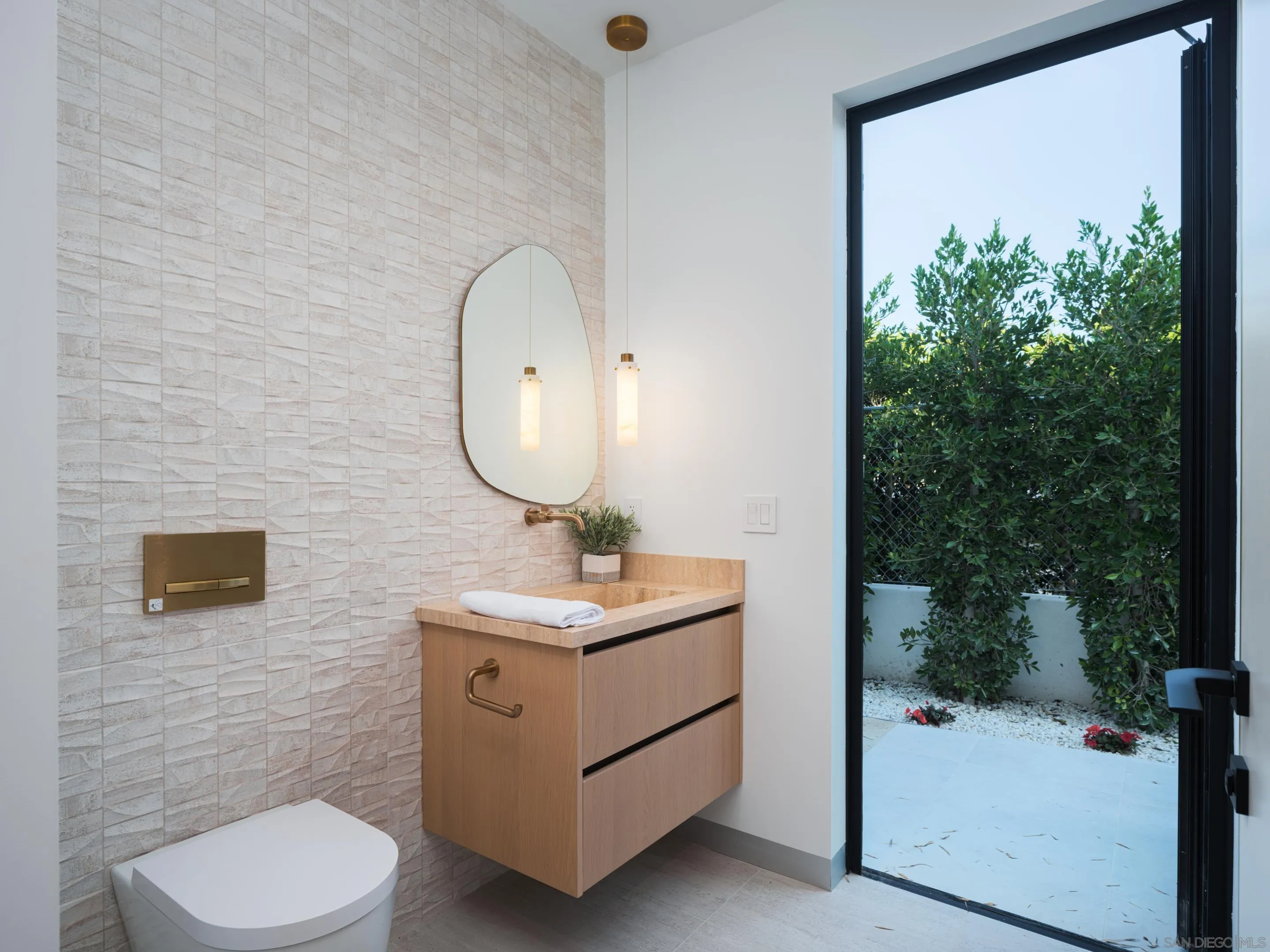 6283 La Jolla Scenic Drive S