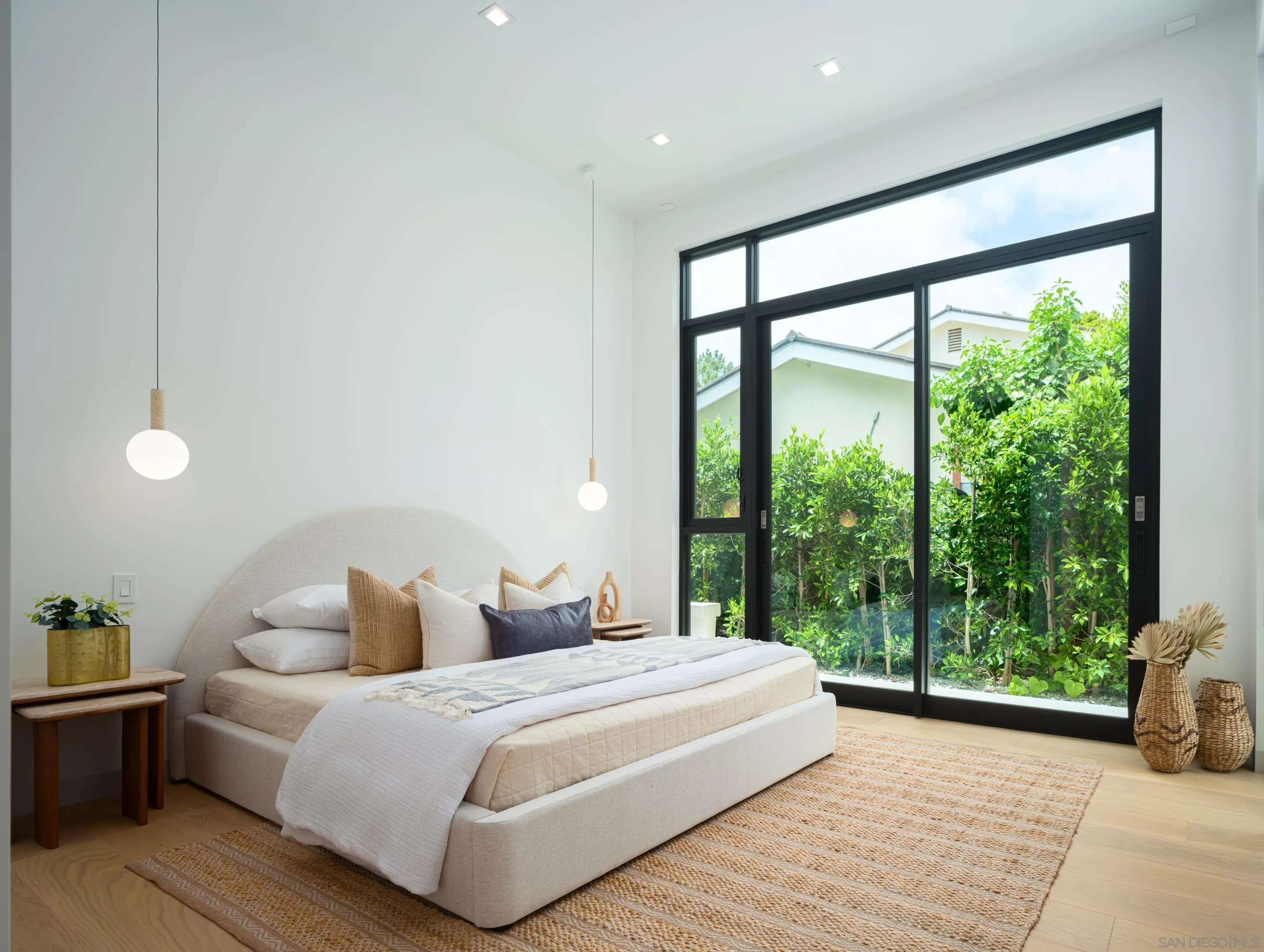 6283 La Jolla Scenic Drive S