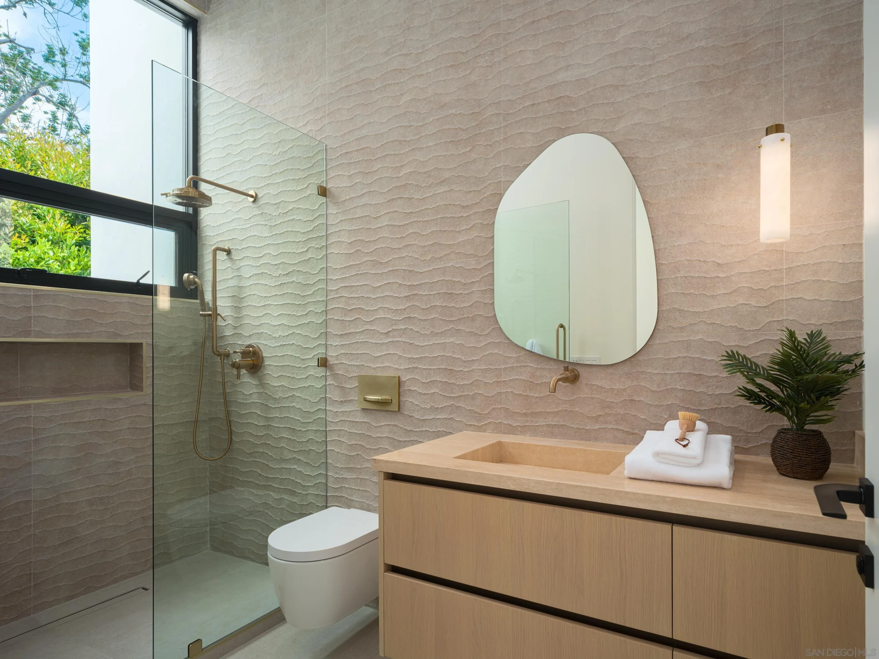 6283 La Jolla Scenic Drive S