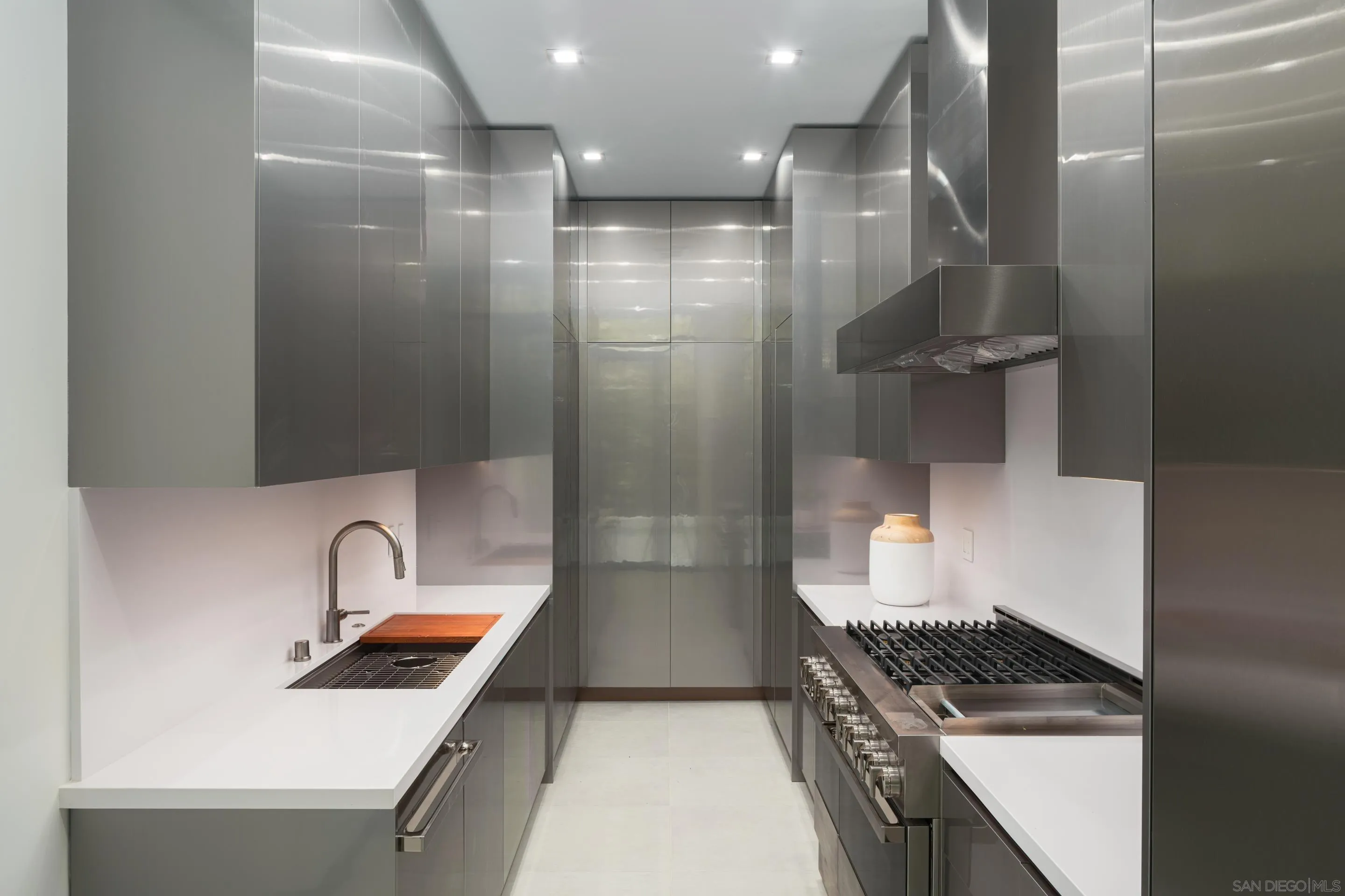 6283 La Jolla Scenic Drive S