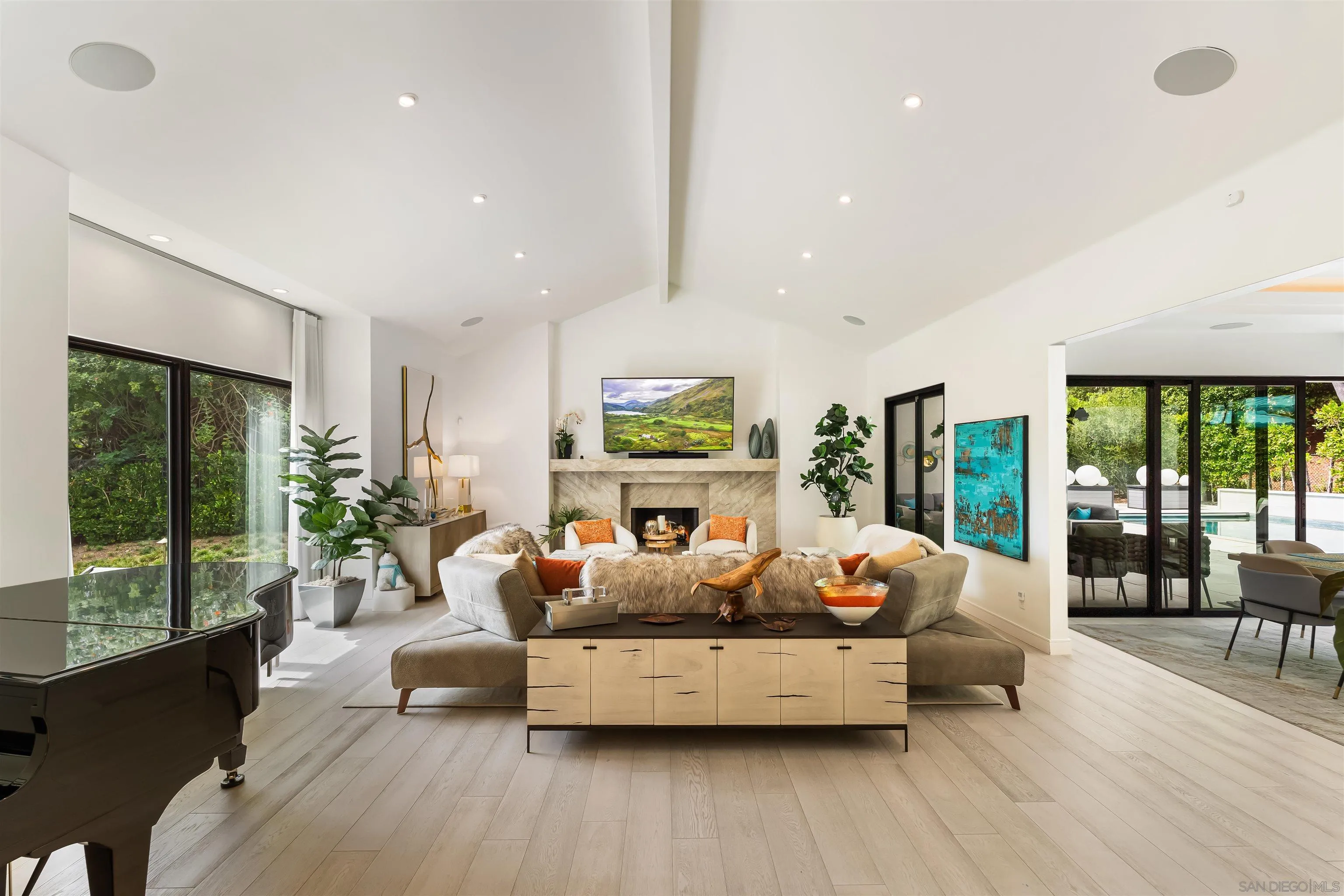 6887 Avenida Andorra