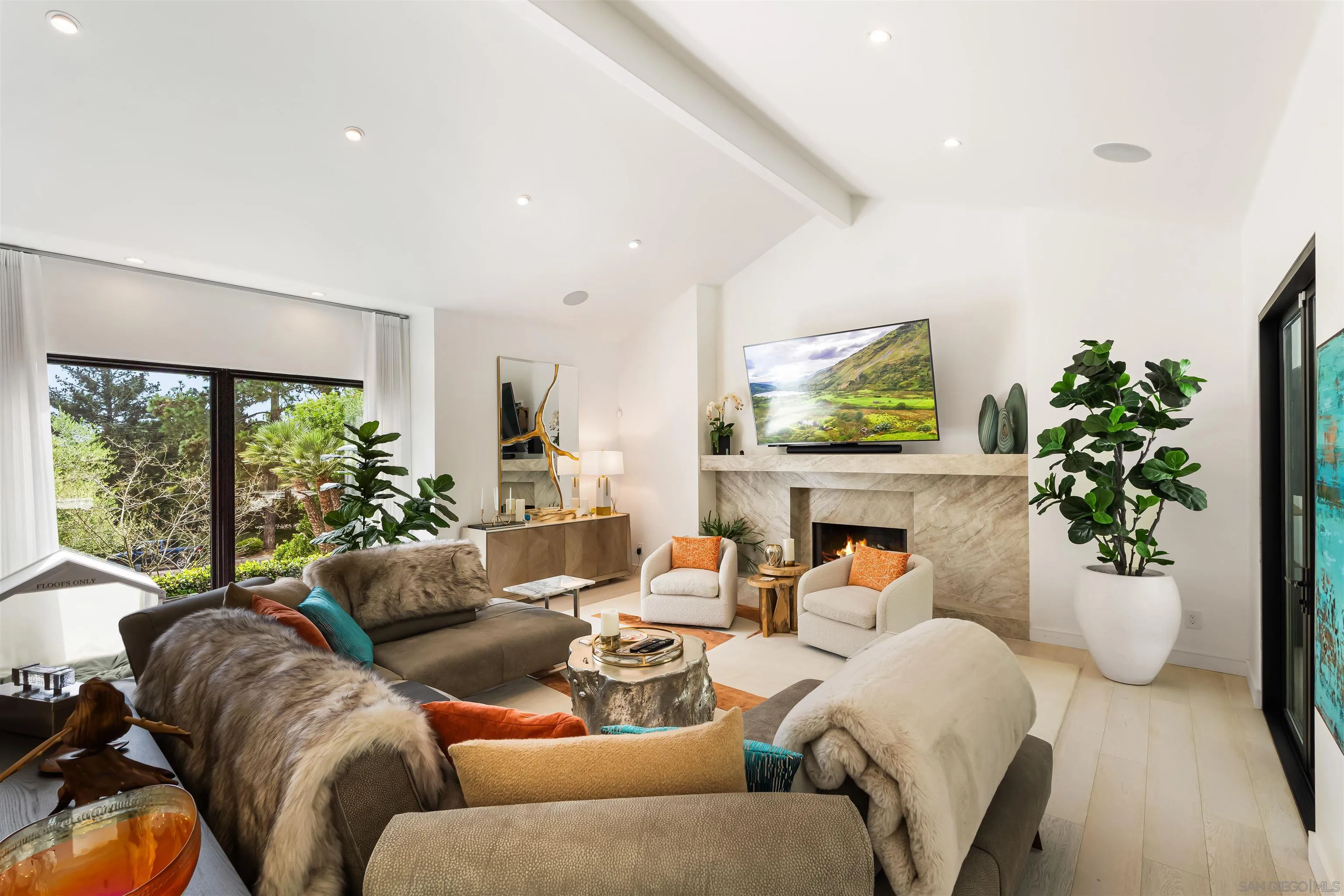 6887 Avenida Andorra