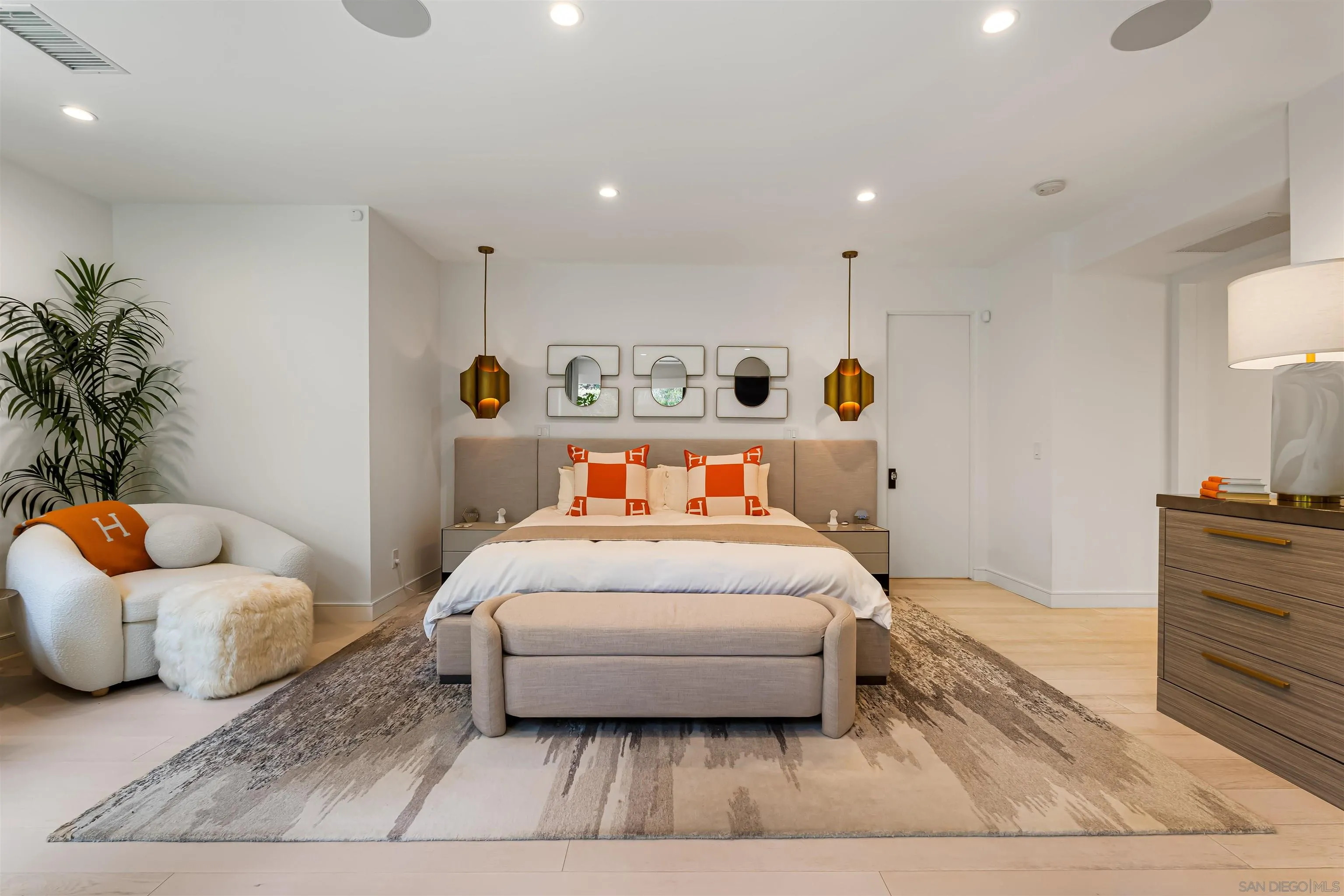 6887 Avenida Andorra