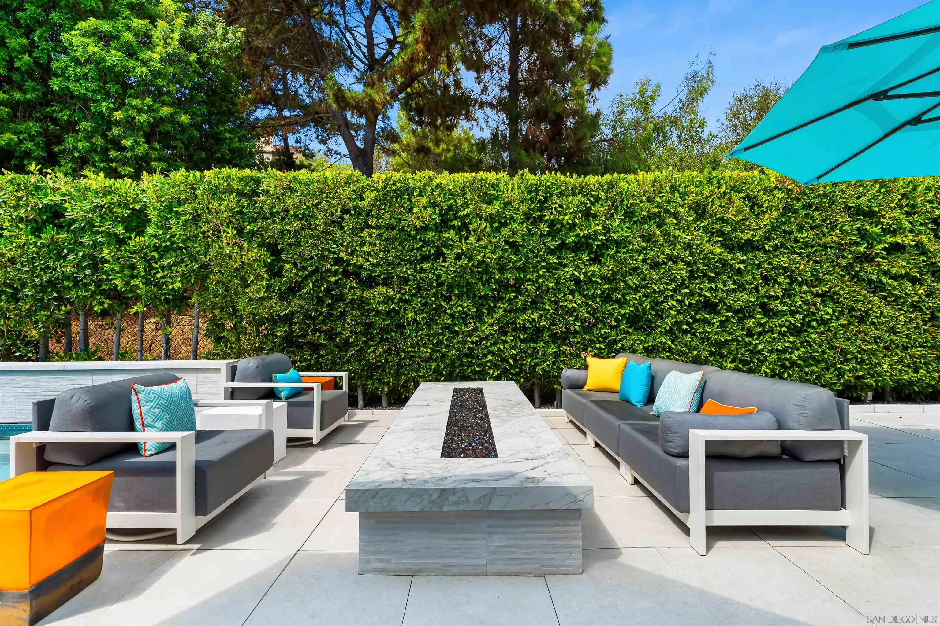 6887 Avenida Andorra