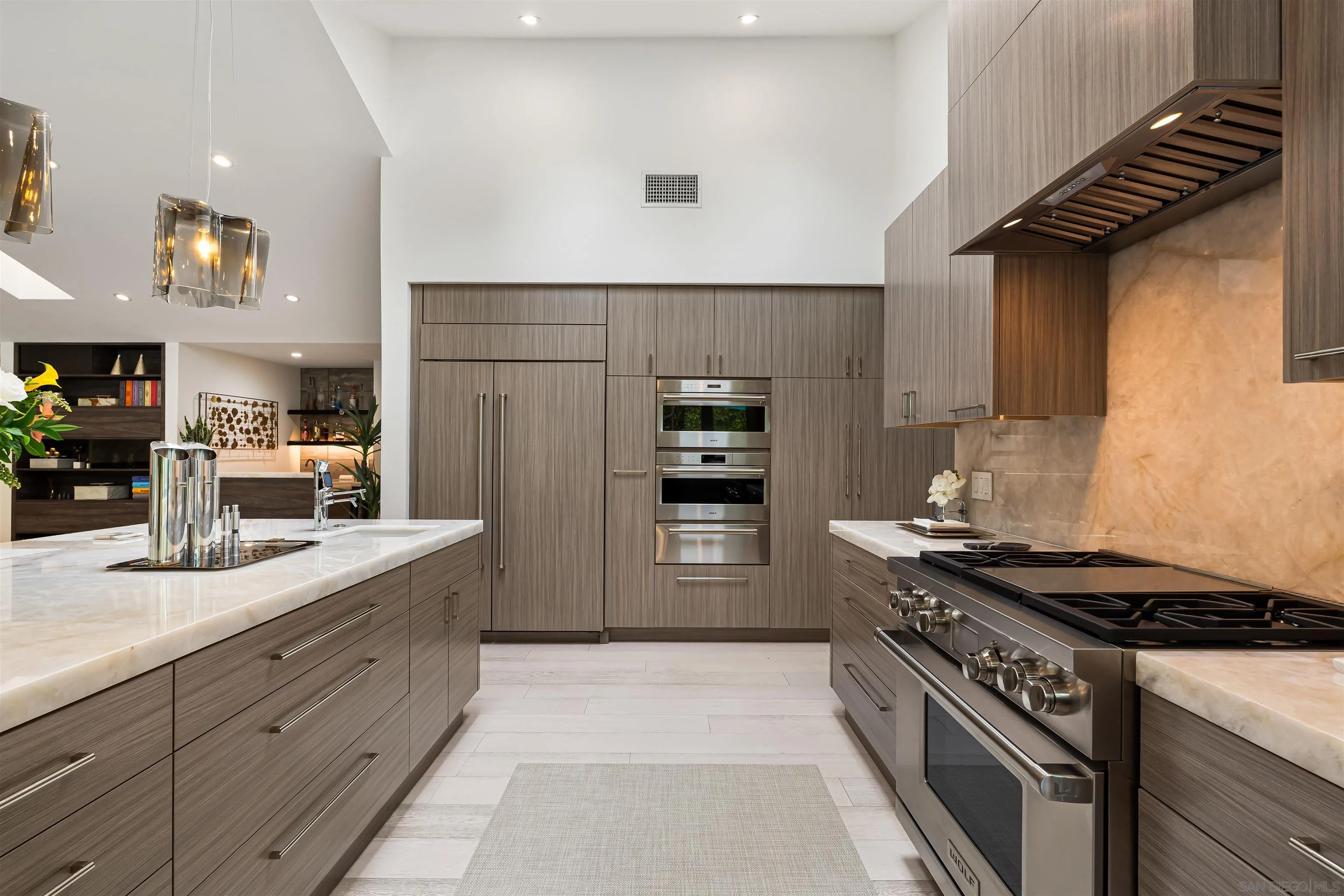 6887 Avenida Andorra