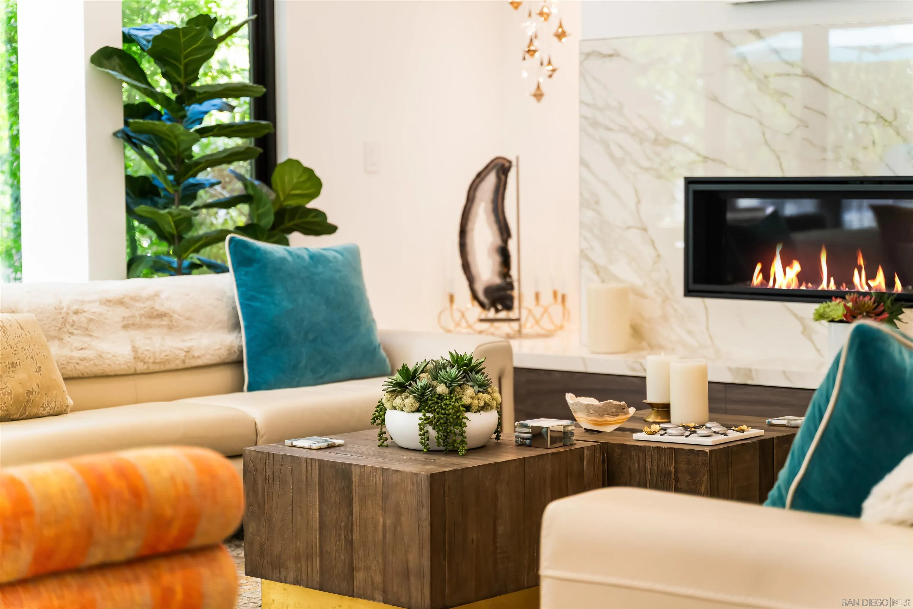 6887 Avenida Andorra