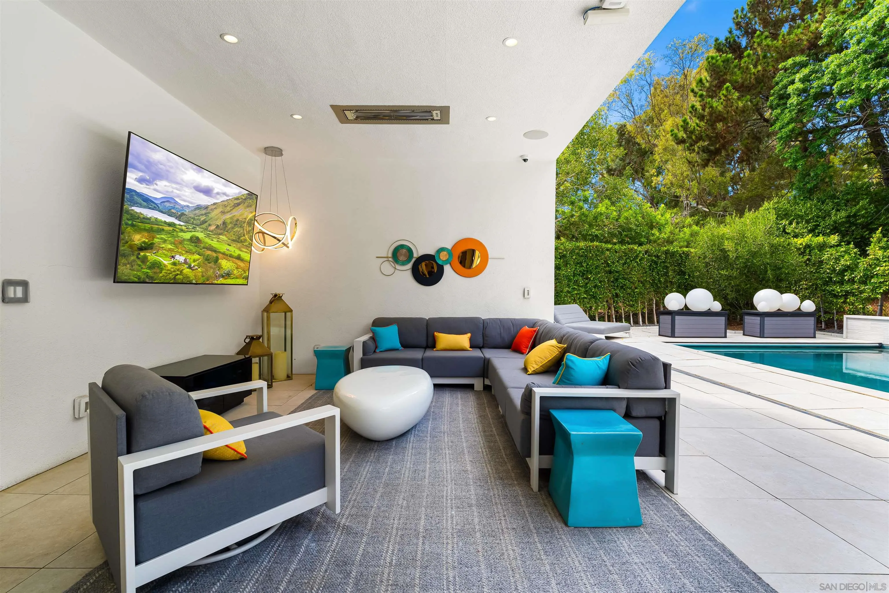 6887 Avenida Andorra