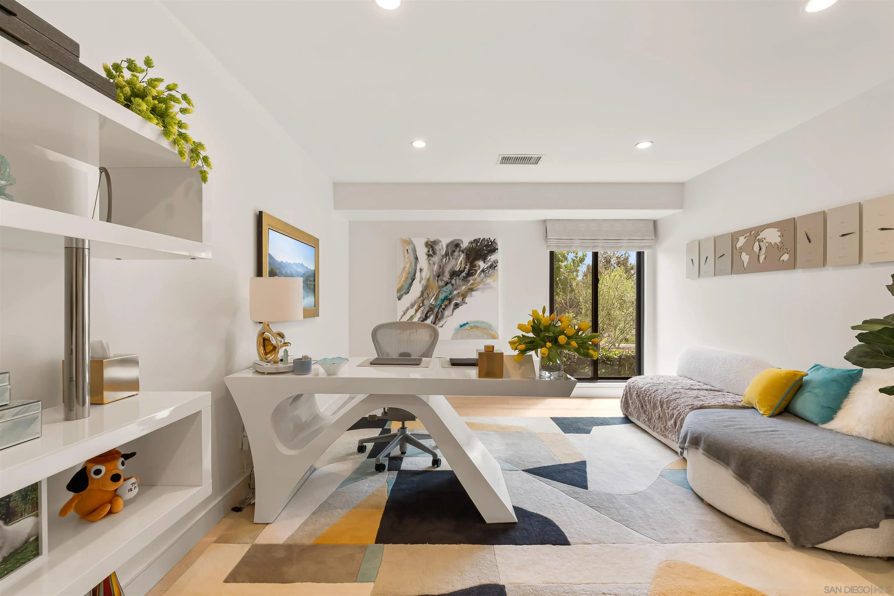 6887 Avenida Andorra