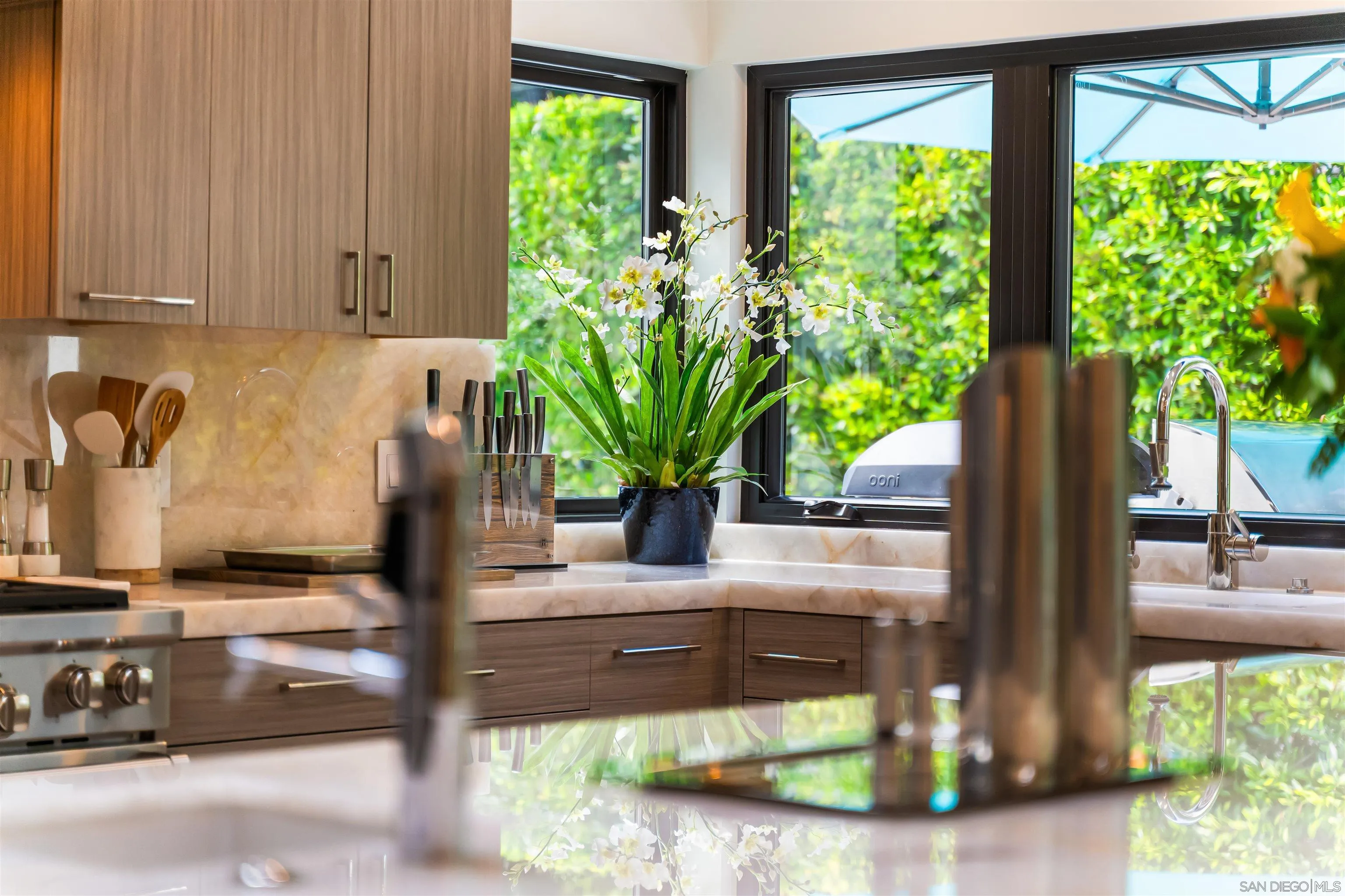 6887 Avenida Andorra