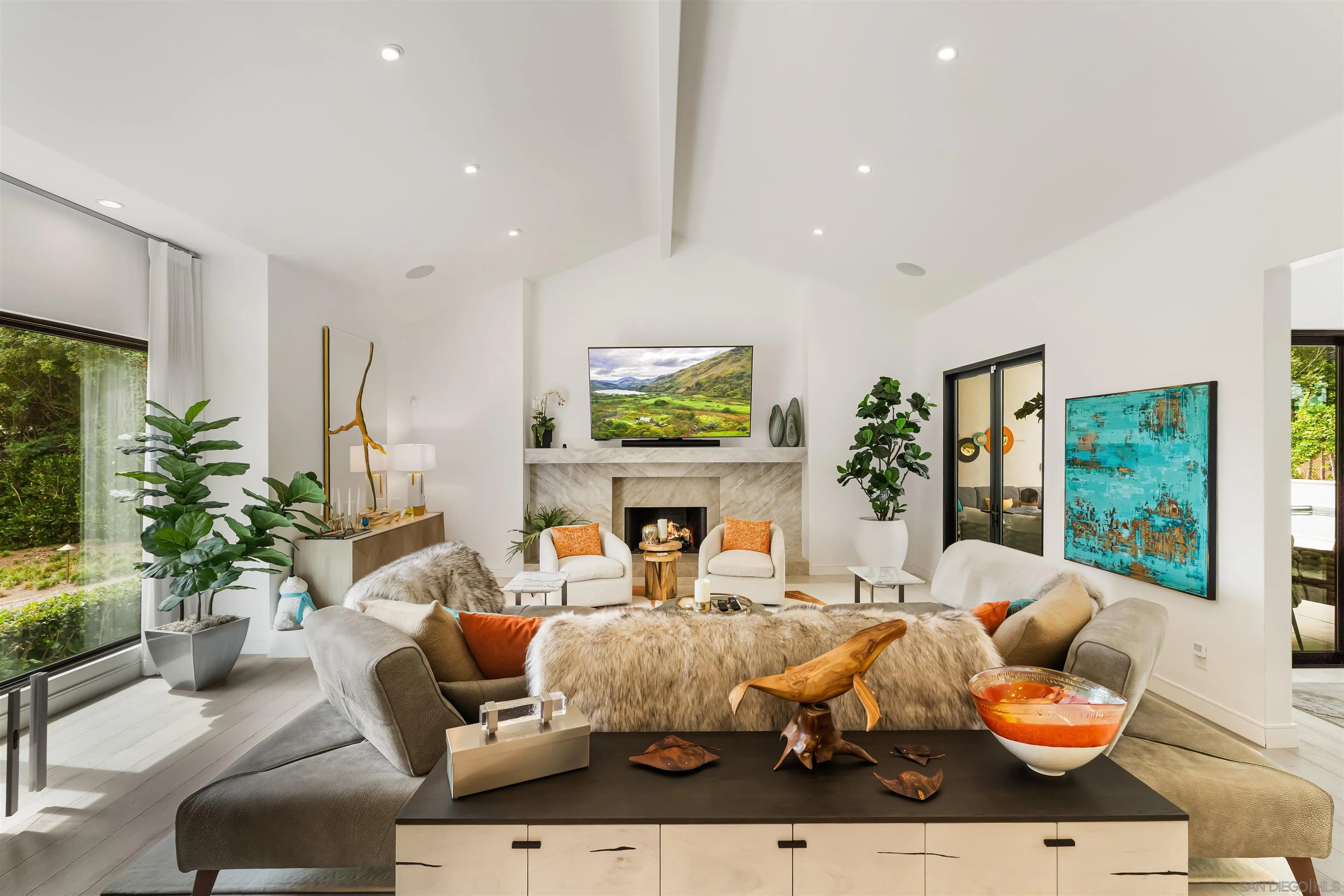 6887 Avenida Andorra