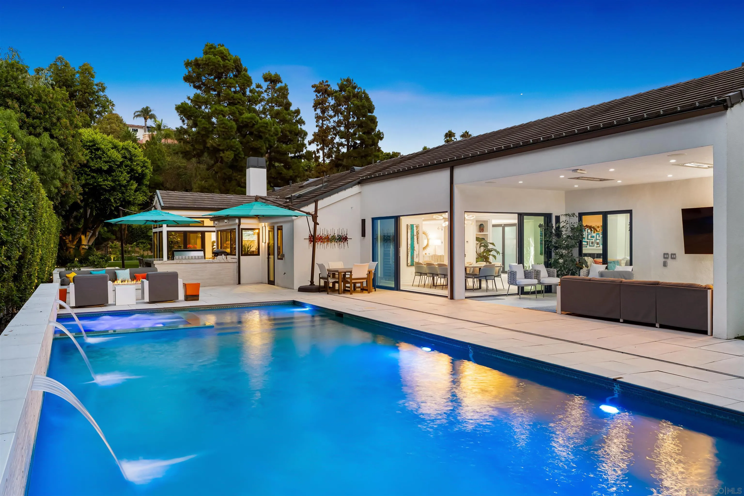 6887 Avenida Andorra