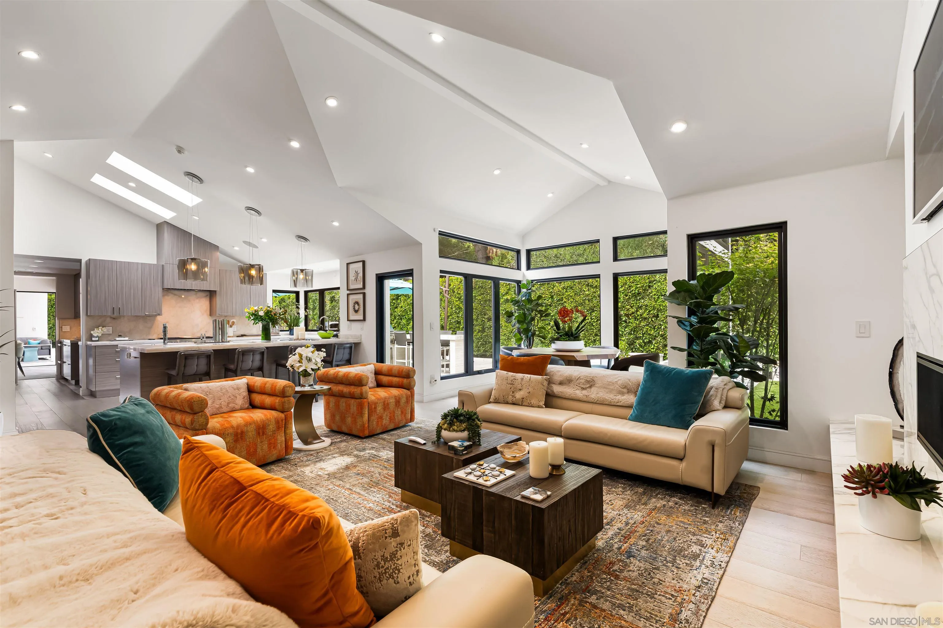 6887 Avenida Andorra