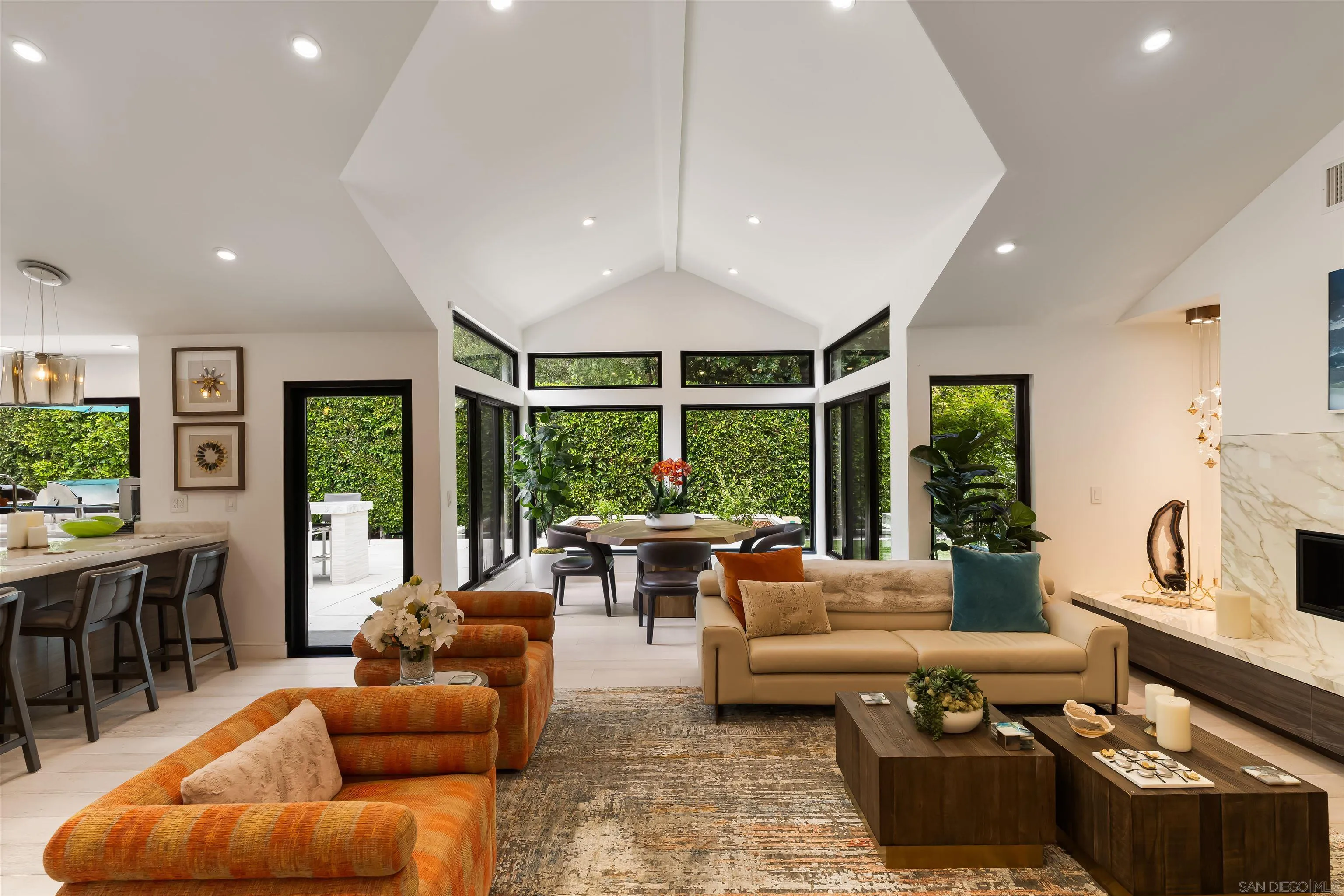 6887 Avenida Andorra