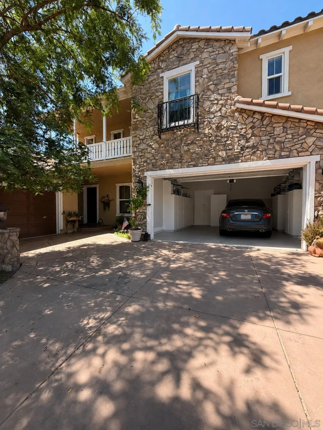 3703 Mandolin Ave