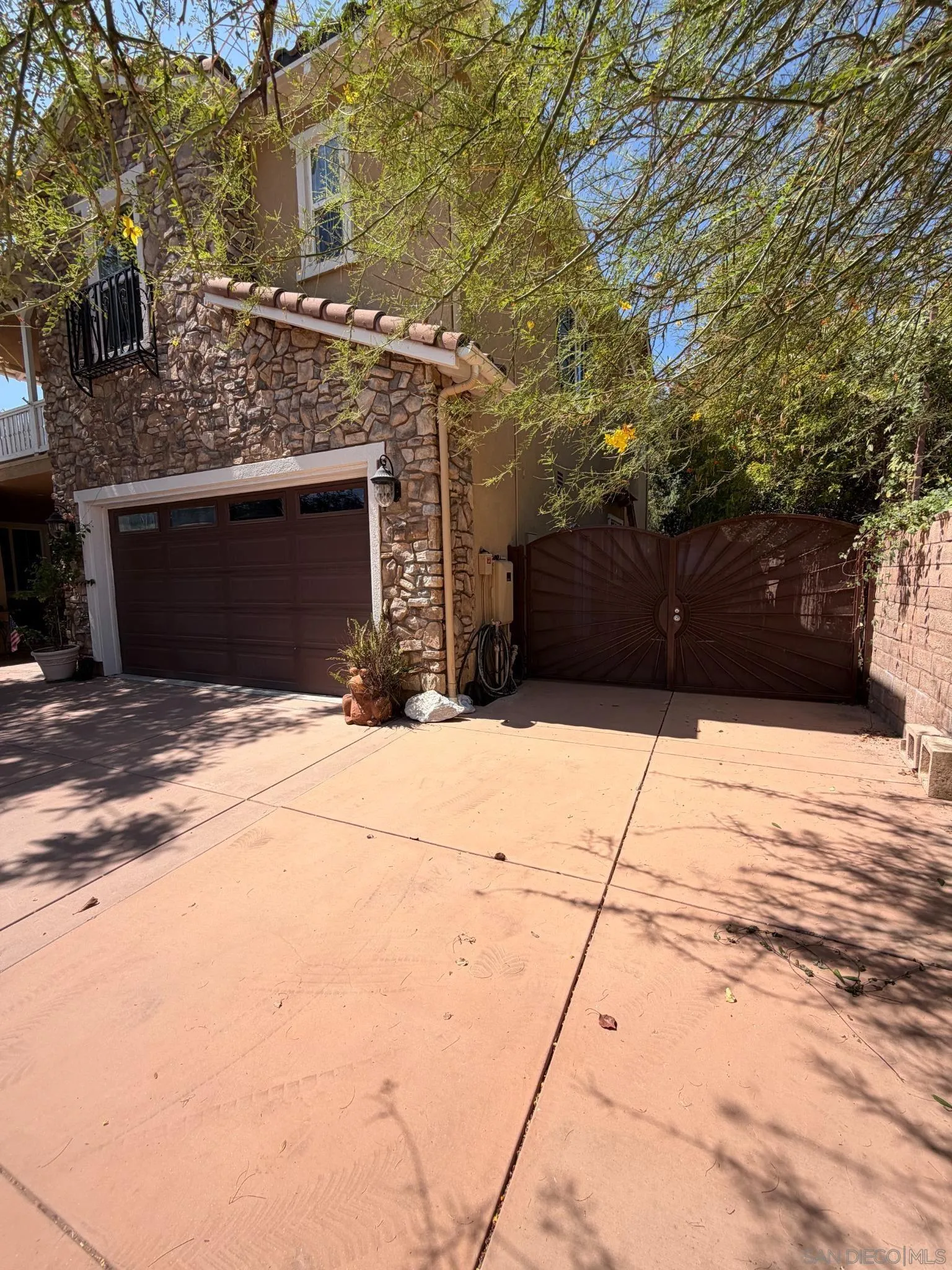 3703 Mandolin Ave