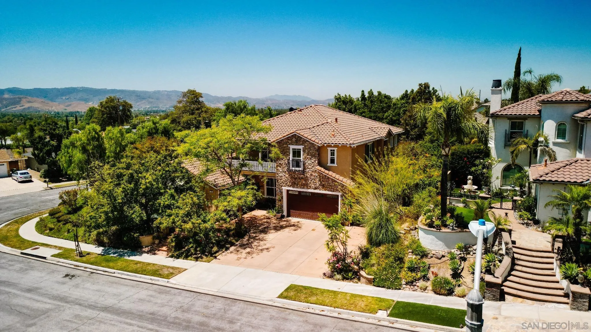 3703 Mandolin Ave